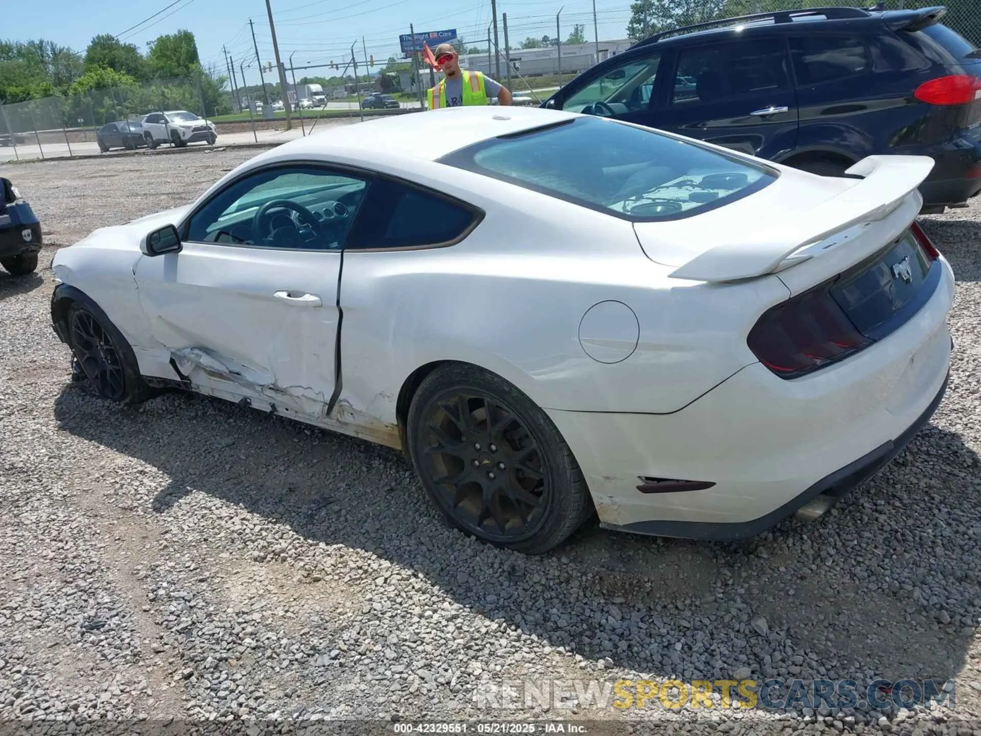 3 fotografías del automóvil dañado 1FA6P8TH3K5105908 FORD MUSTANG 2019