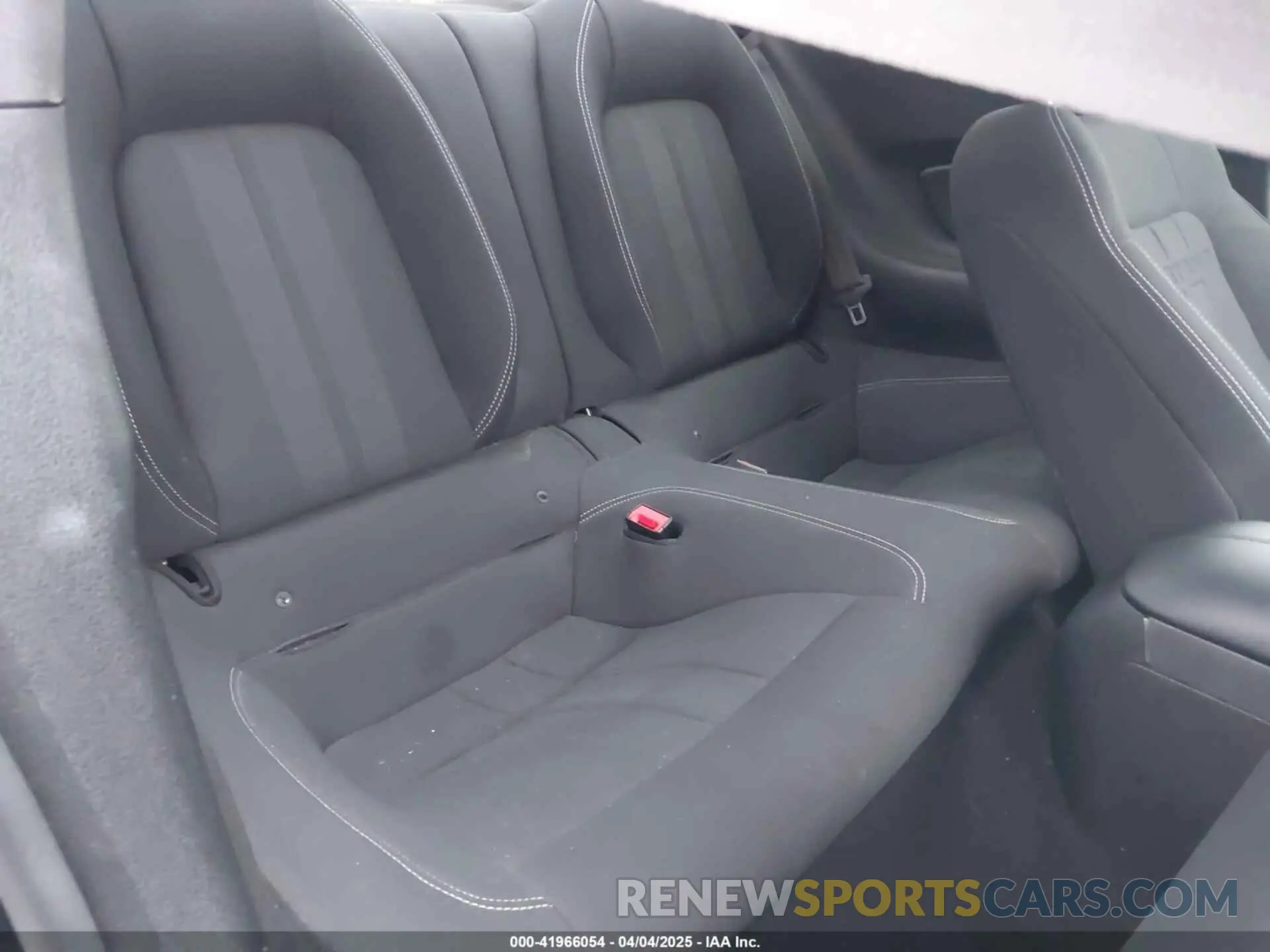 8 fotografías del automóvil dañado 1FA6P8TH7K5180949 FORD MUSTANG 2019