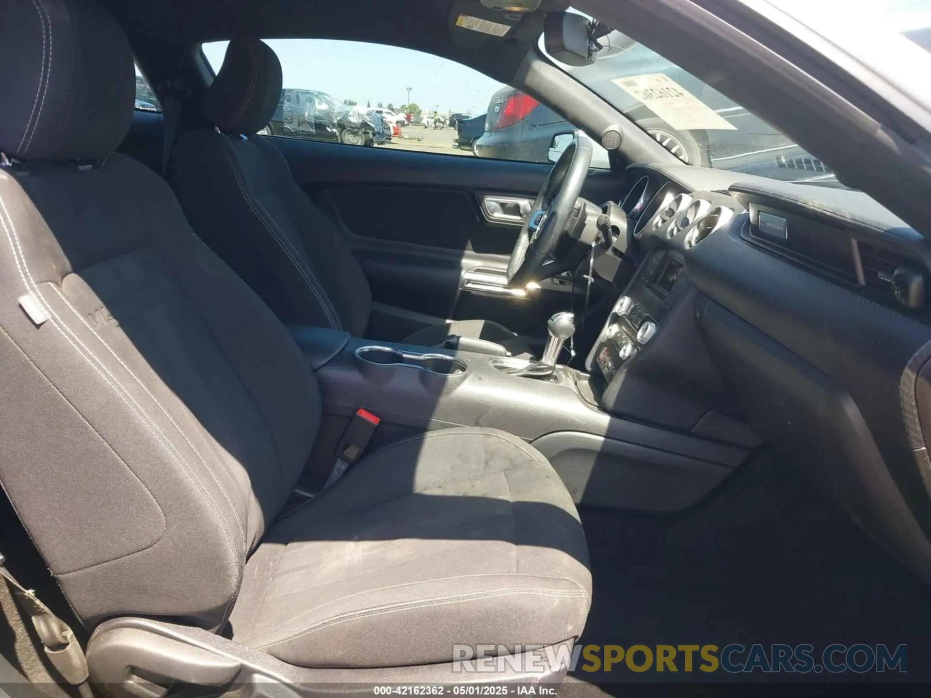 5 fotografías del automóvil dañado 1FA6P8TH8K5194620 FORD MUSTANG 2019