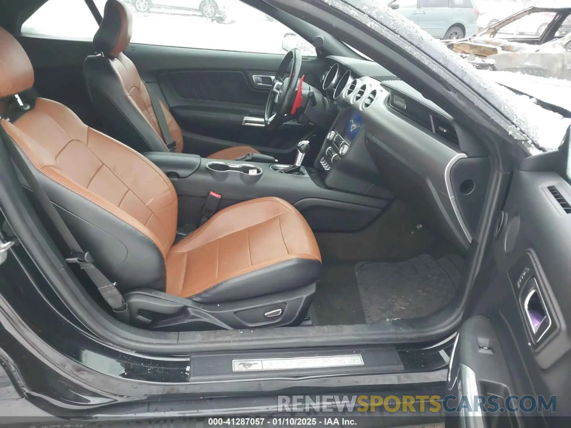 5 fotografías del automóvil dañado 1FATP8UH6K5109632 FORD MUSTANG 2019