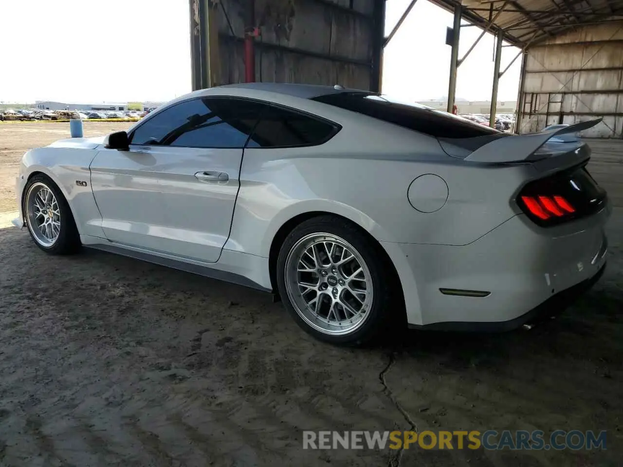 2 fotografías del automóvil dañado 1FA6P8CF0L5131222 FORD MUSTANG 2020