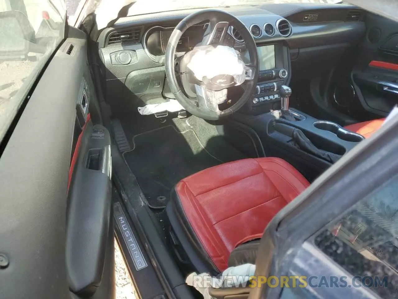 8 fotografías del automóvil dañado 1FA6P8CFXL5167449 FORD MUSTANG 2020