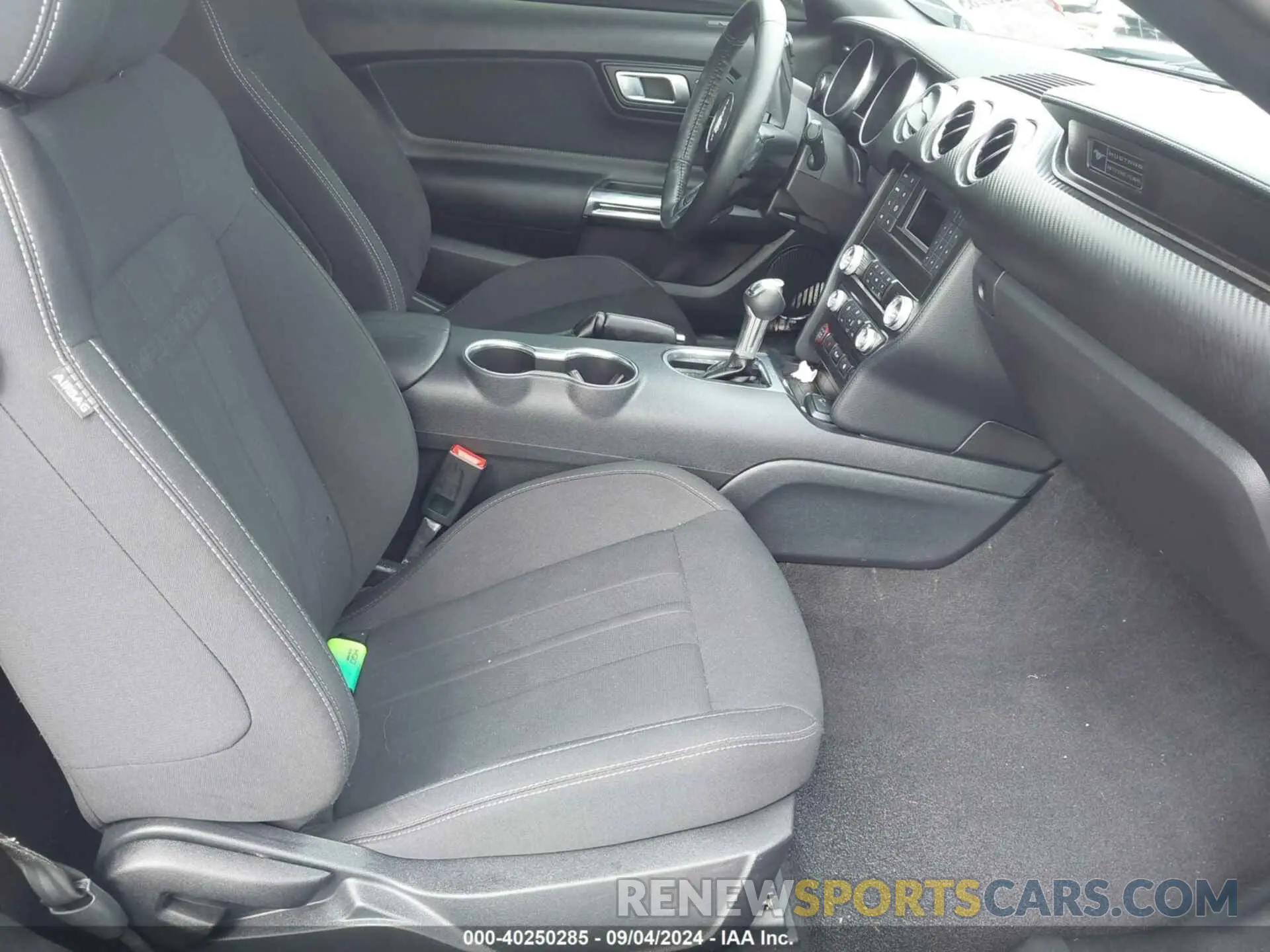 5 fotografías del automóvil dañado 1FA6P8TH6L5189448 FORD MUSTANG 2020