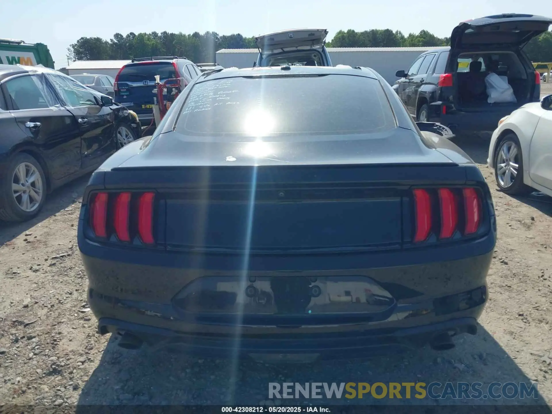 17 fotografías del automóvil dañado 1FA6P8TH8L5118039 FORD MUSTANG 2020