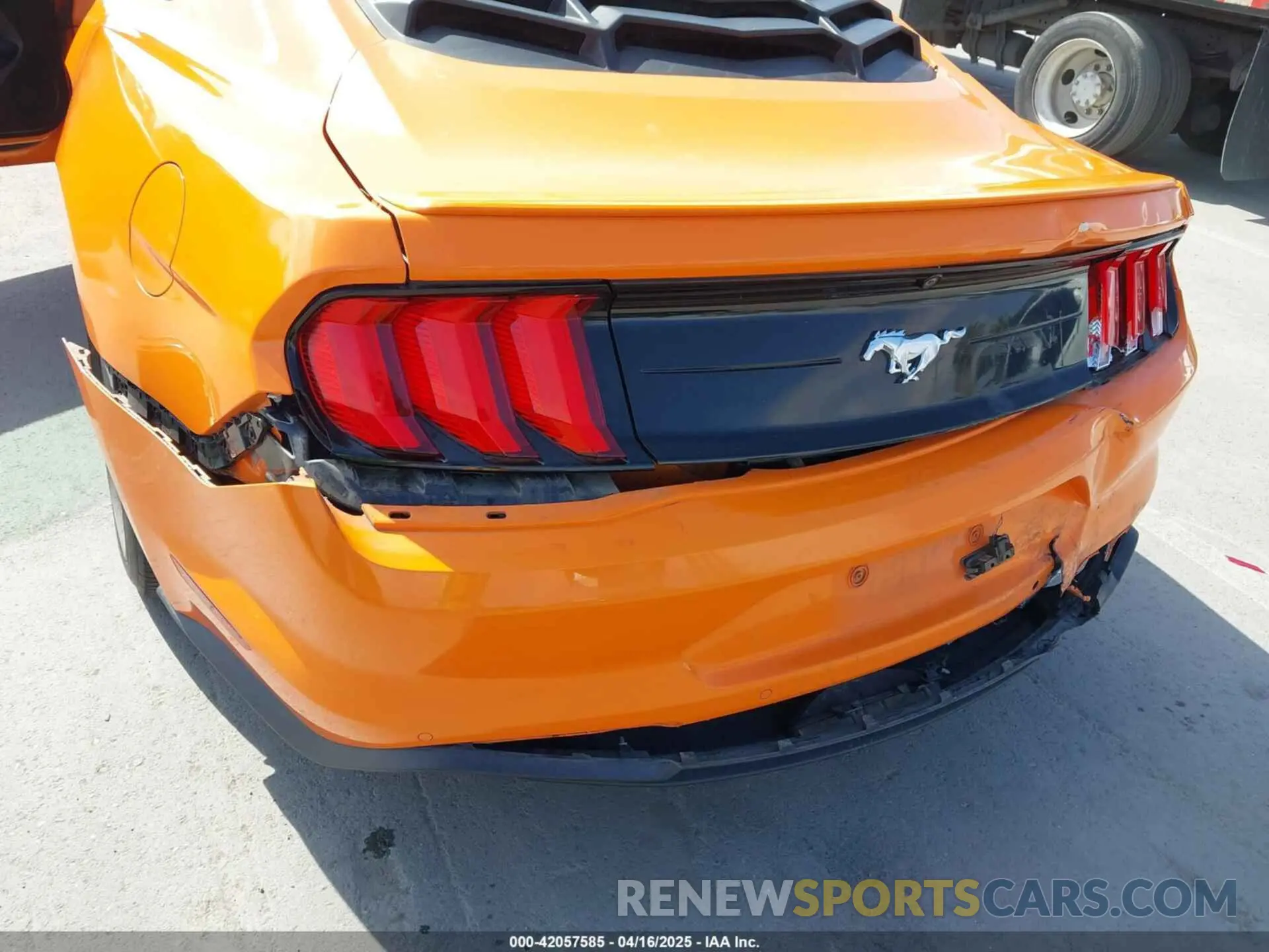 6 fotografías del automóvil dañado 1FA6P8TH9L5177150 FORD MUSTANG 2020