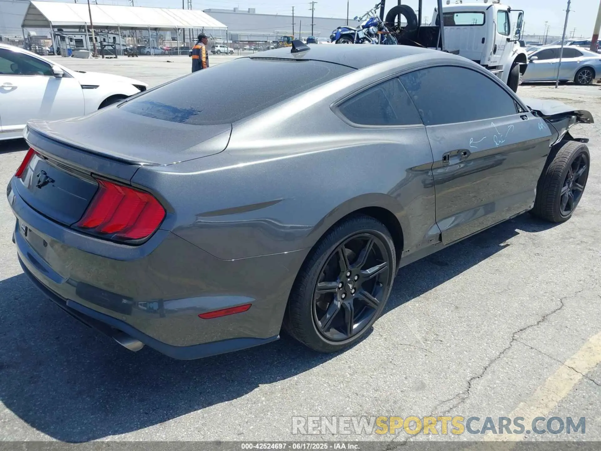 4 fotografías del automóvil dañado 1FA6P8THXL5163452 FORD MUSTANG 2020