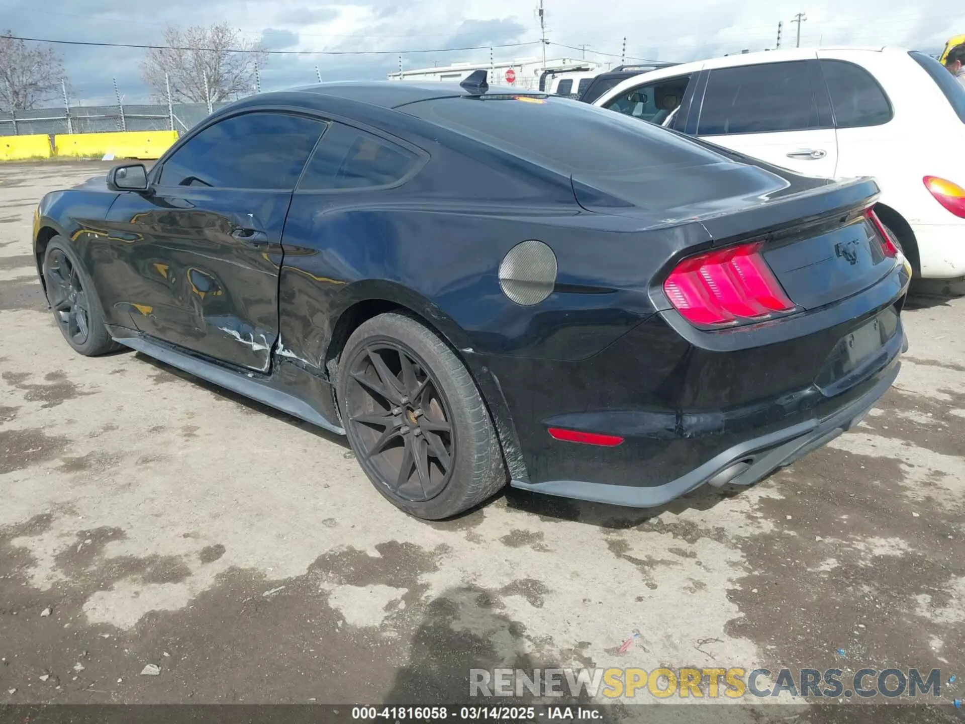 3 fotografías del automóvil dañado 1FA6P8THXL5177271 FORD MUSTANG 2020