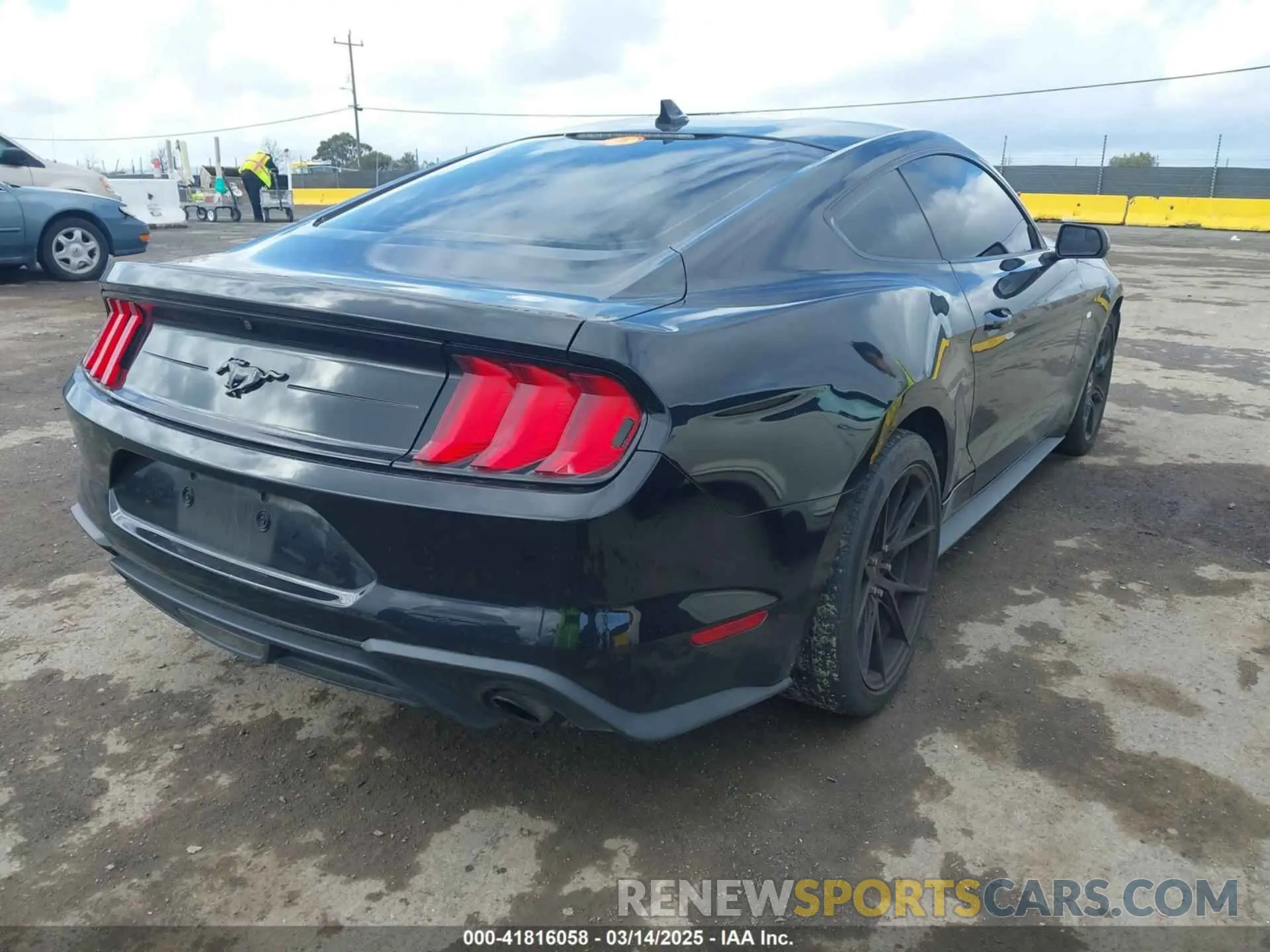 4 fotografías del automóvil dañado 1FA6P8THXL5177271 FORD MUSTANG 2020