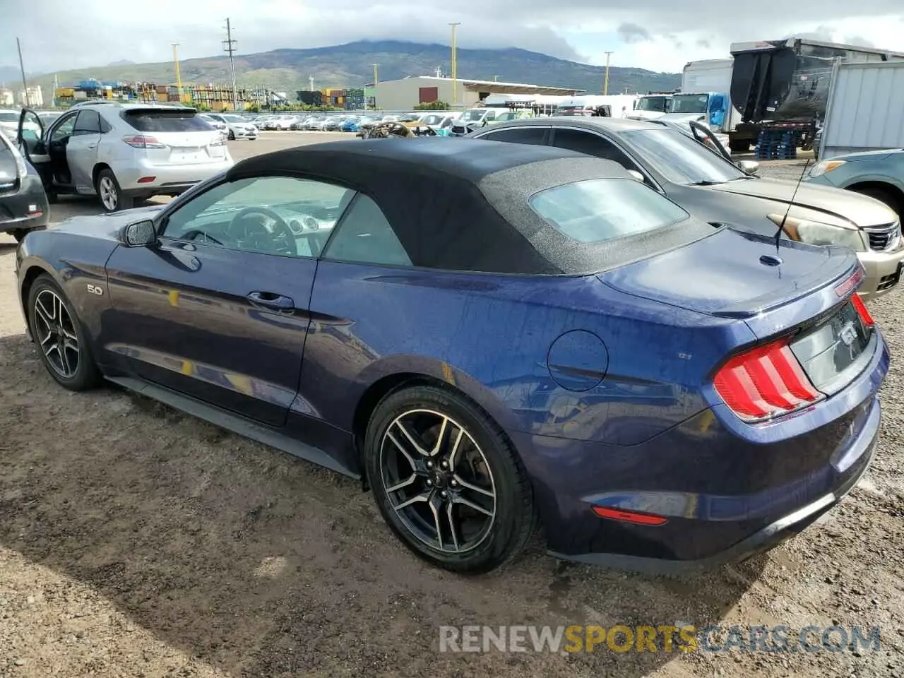 2 fotografías del automóvil dañado 1FATP8FF1L5111835 FORD MUSTANG 2020