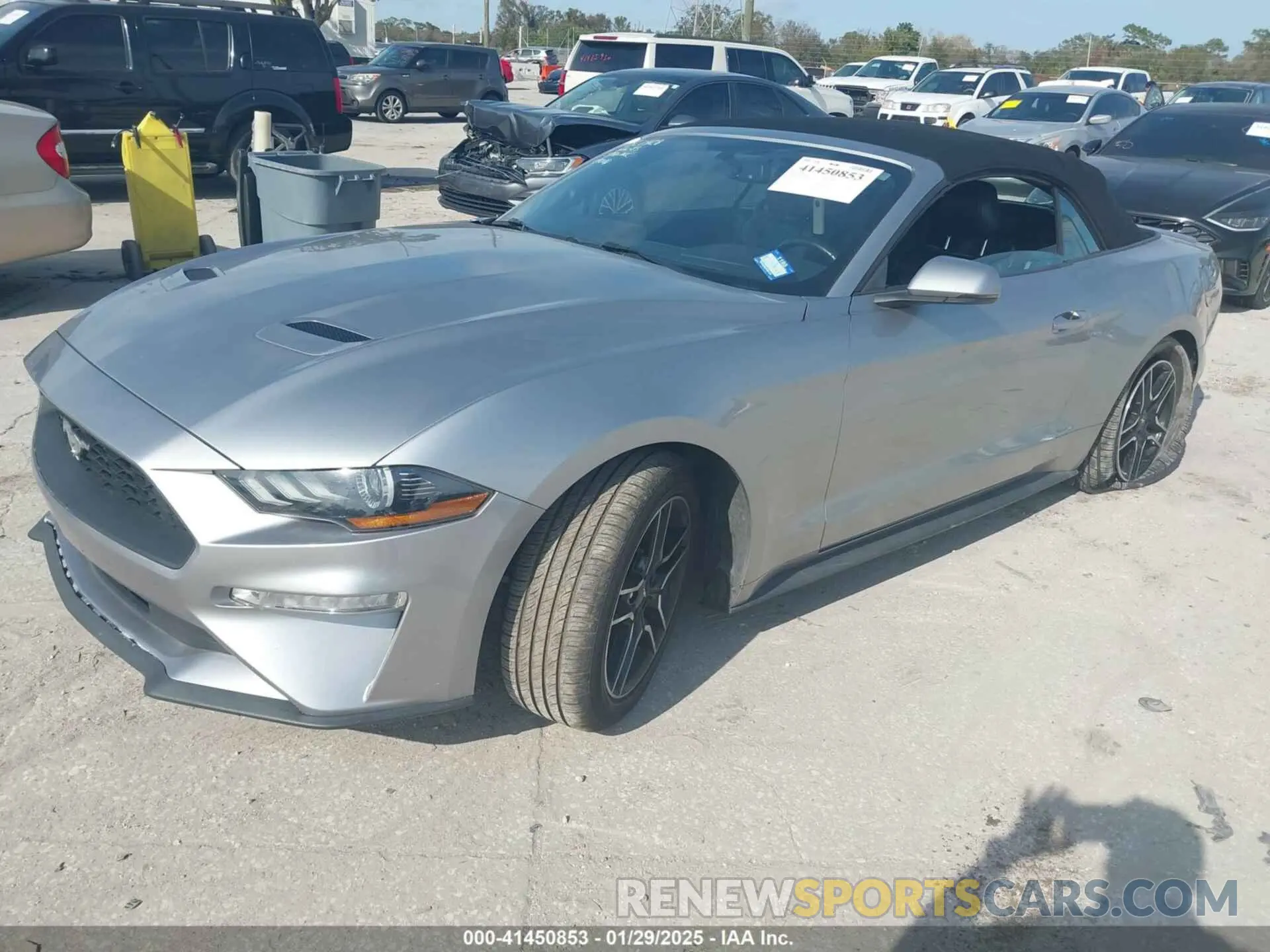 2 fotografías del automóvil dañado 1FATP8UH3L5120704 FORD MUSTANG 2020
