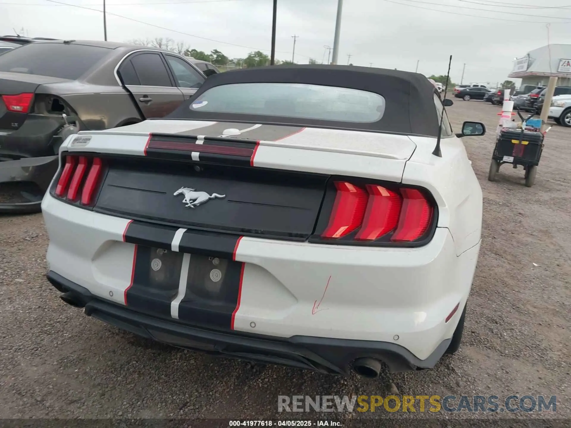 17 fotografías del automóvil dañado 1FATP8UH4L5120002 FORD MUSTANG 2020