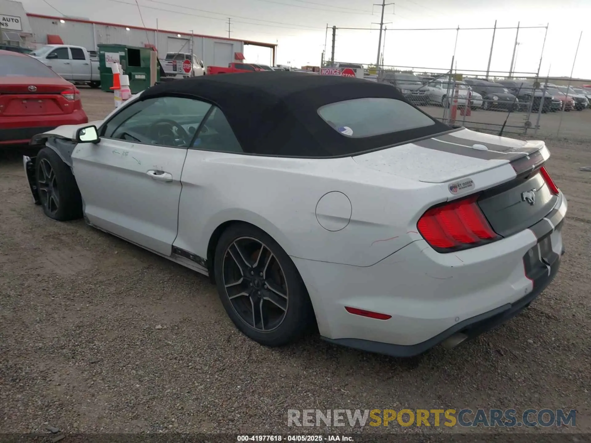 3 fotografías del automóvil dañado 1FATP8UH4L5120002 FORD MUSTANG 2020