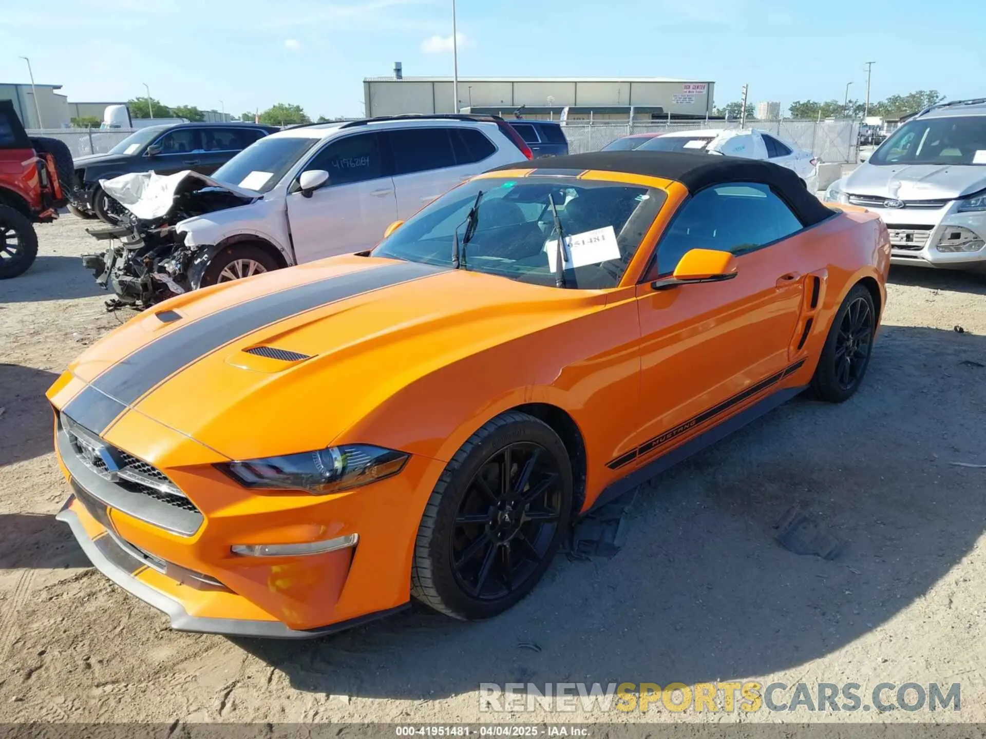 2 fotografías del automóvil dañado 1FATP8UH7L5138428 FORD MUSTANG 2020