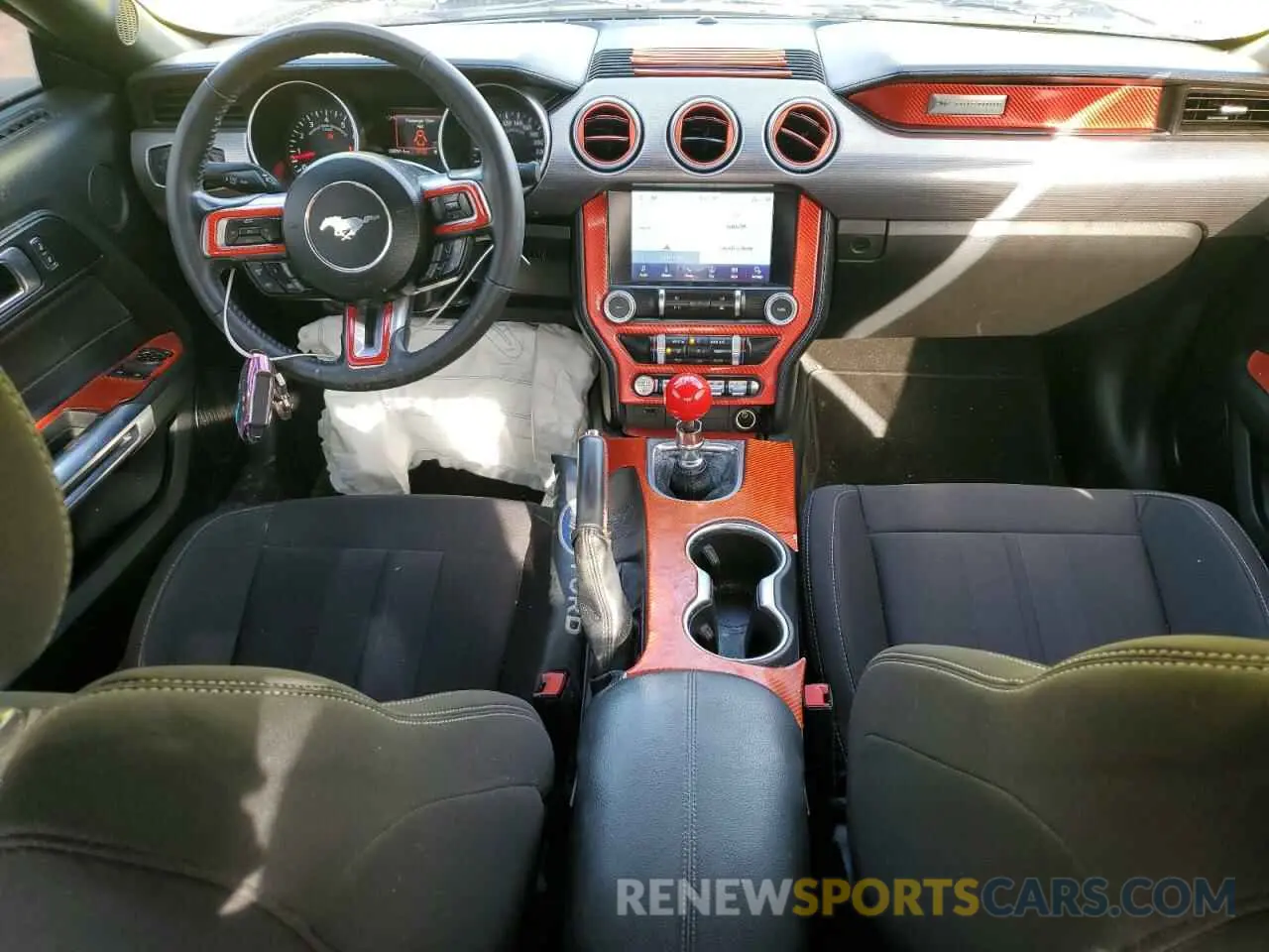 8 fotografías del automóvil dañado 1FA6P8CF1M5110848 FORD MUSTANG 2021