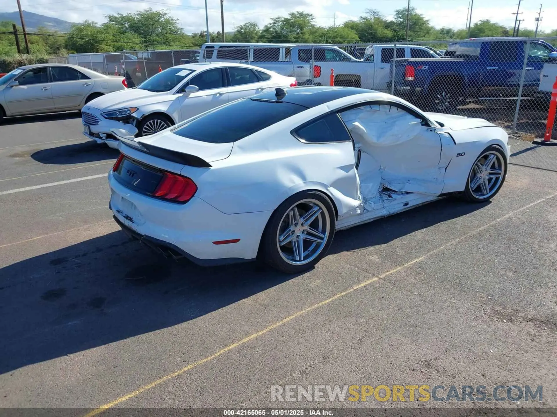 4 fotografías del automóvil dañado 1FA6P8CF5M5142279 FORD MUSTANG 2021