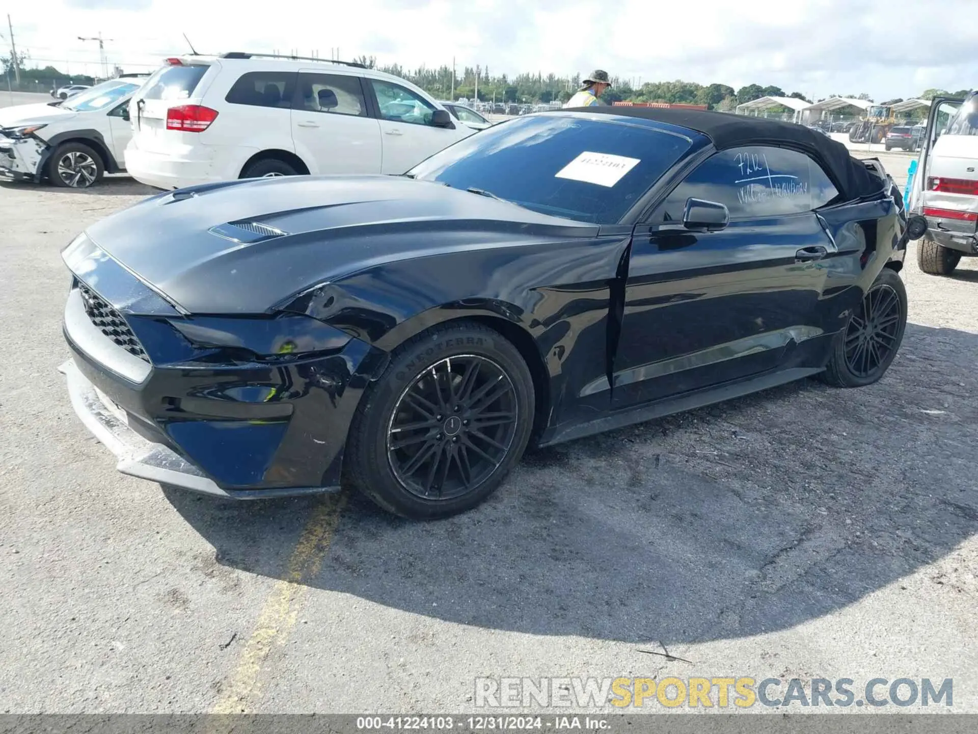 2 fotografías del automóvil dañado 1FATP8UH4M5116114 FORD MUSTANG 2021