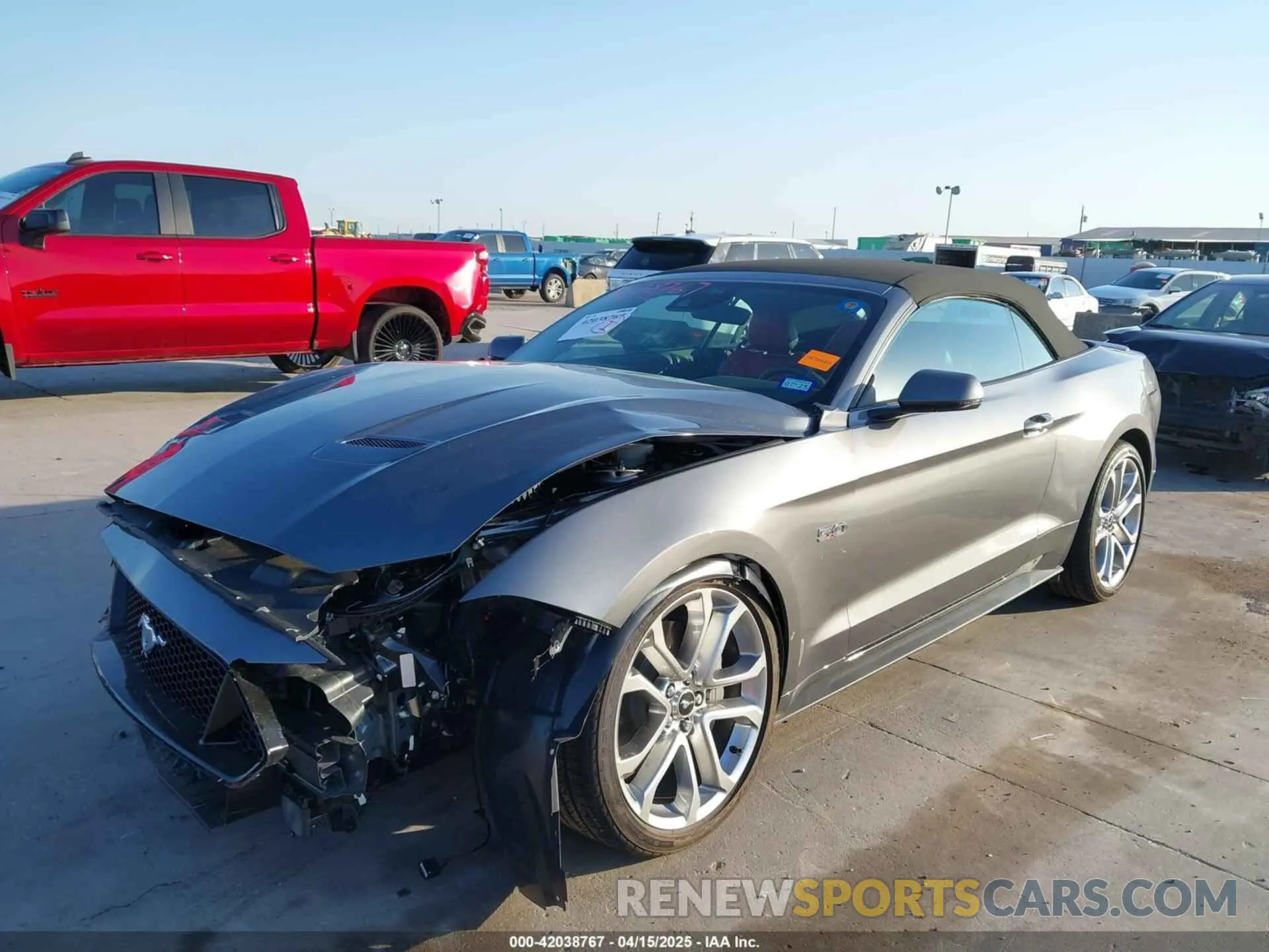 2 fotografías del automóvil dañado 1FATP8FF1N5136186 FORD MUSTANG 2022