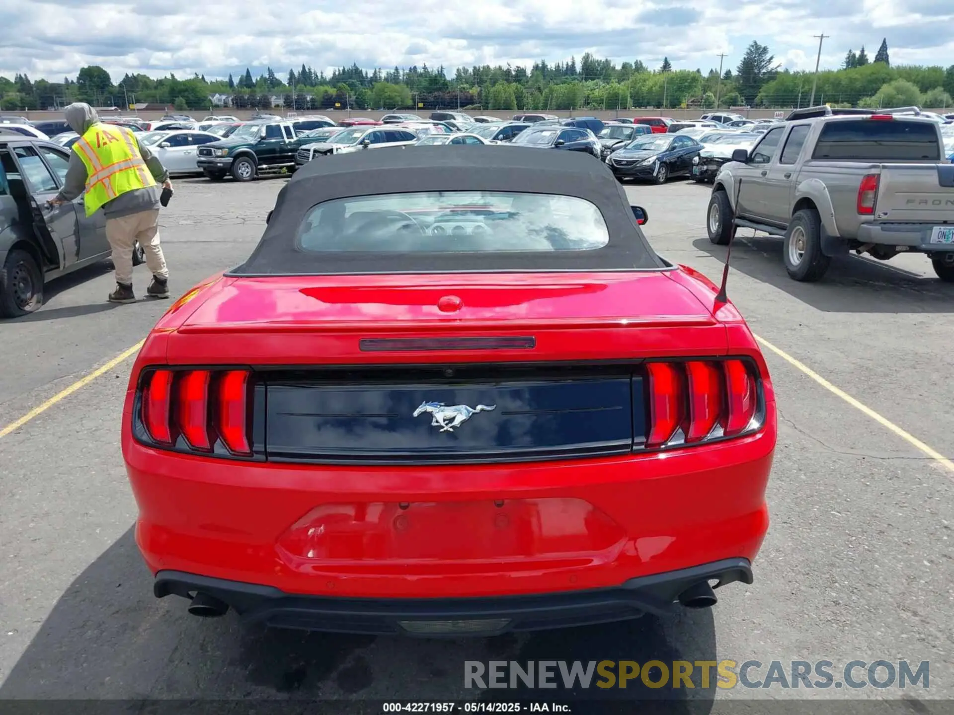 17 fotografías del automóvil dañado 1FATP8UH2N5124679 FORD MUSTANG 2022