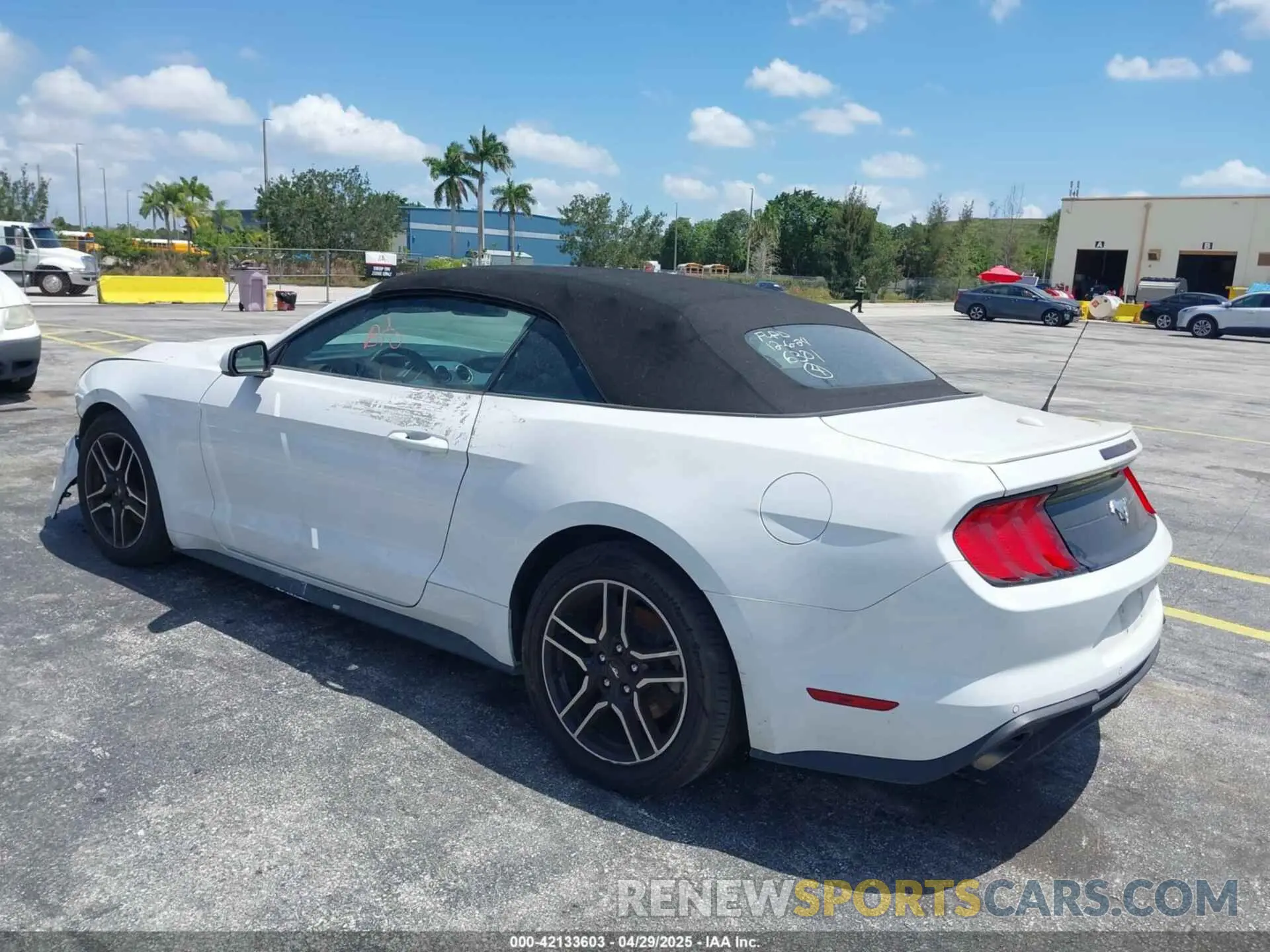 3 fotografías del automóvil dañado 1FATP8UH6N5106301 FORD MUSTANG 2022
