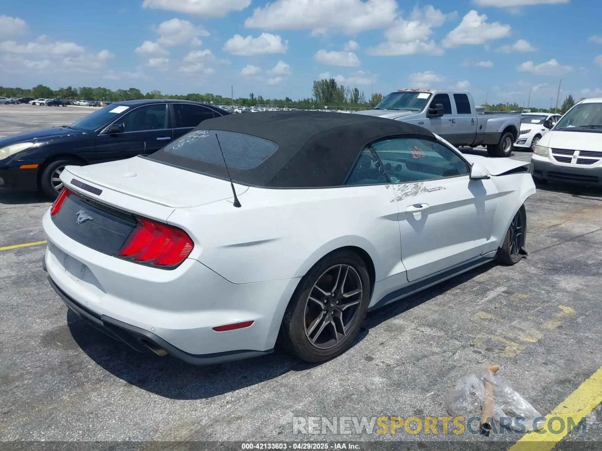 4 fotografías del automóvil dañado 1FATP8UH6N5106301 FORD MUSTANG 2022