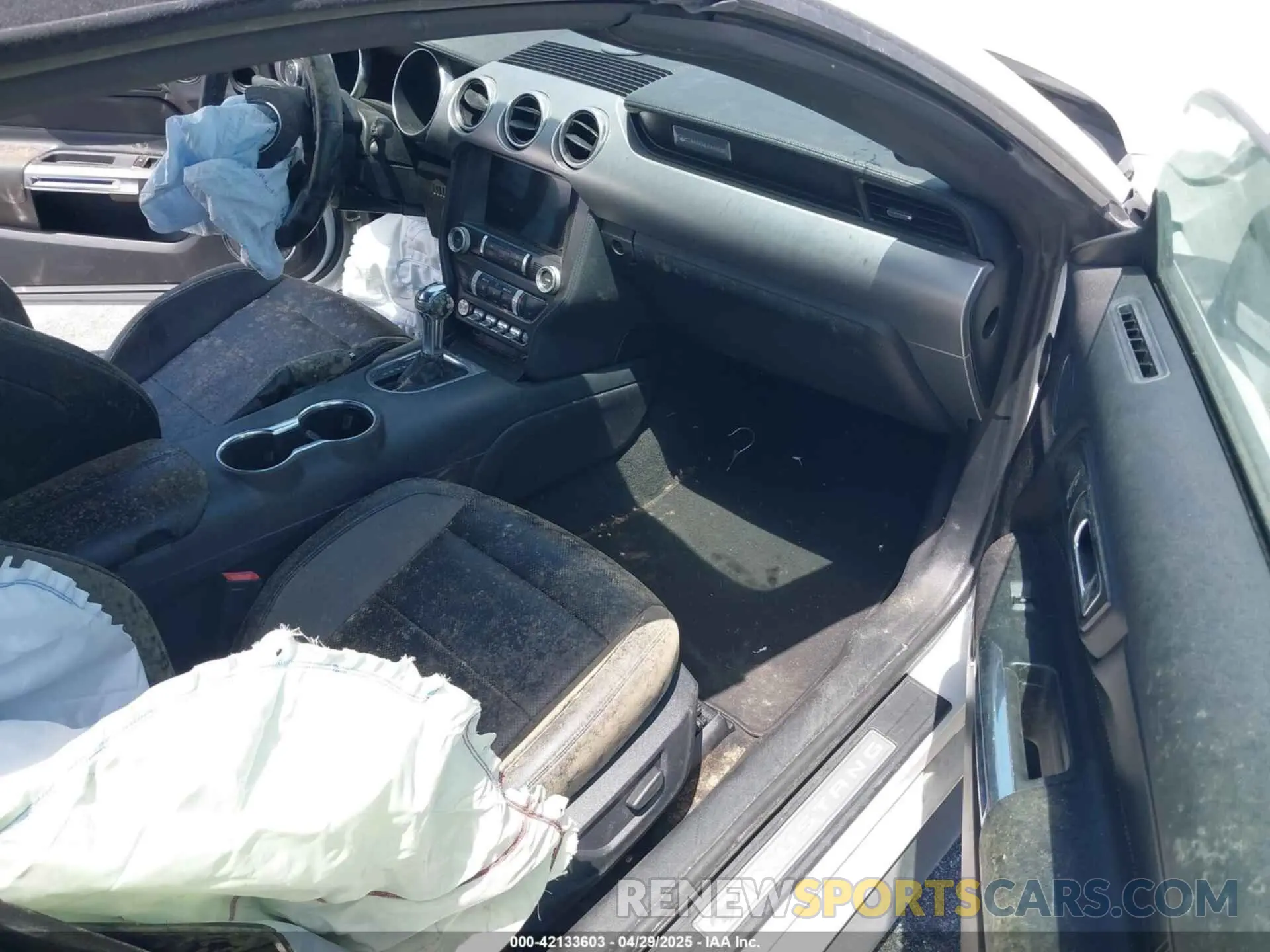 5 fotografías del automóvil dañado 1FATP8UH6N5106301 FORD MUSTANG 2022