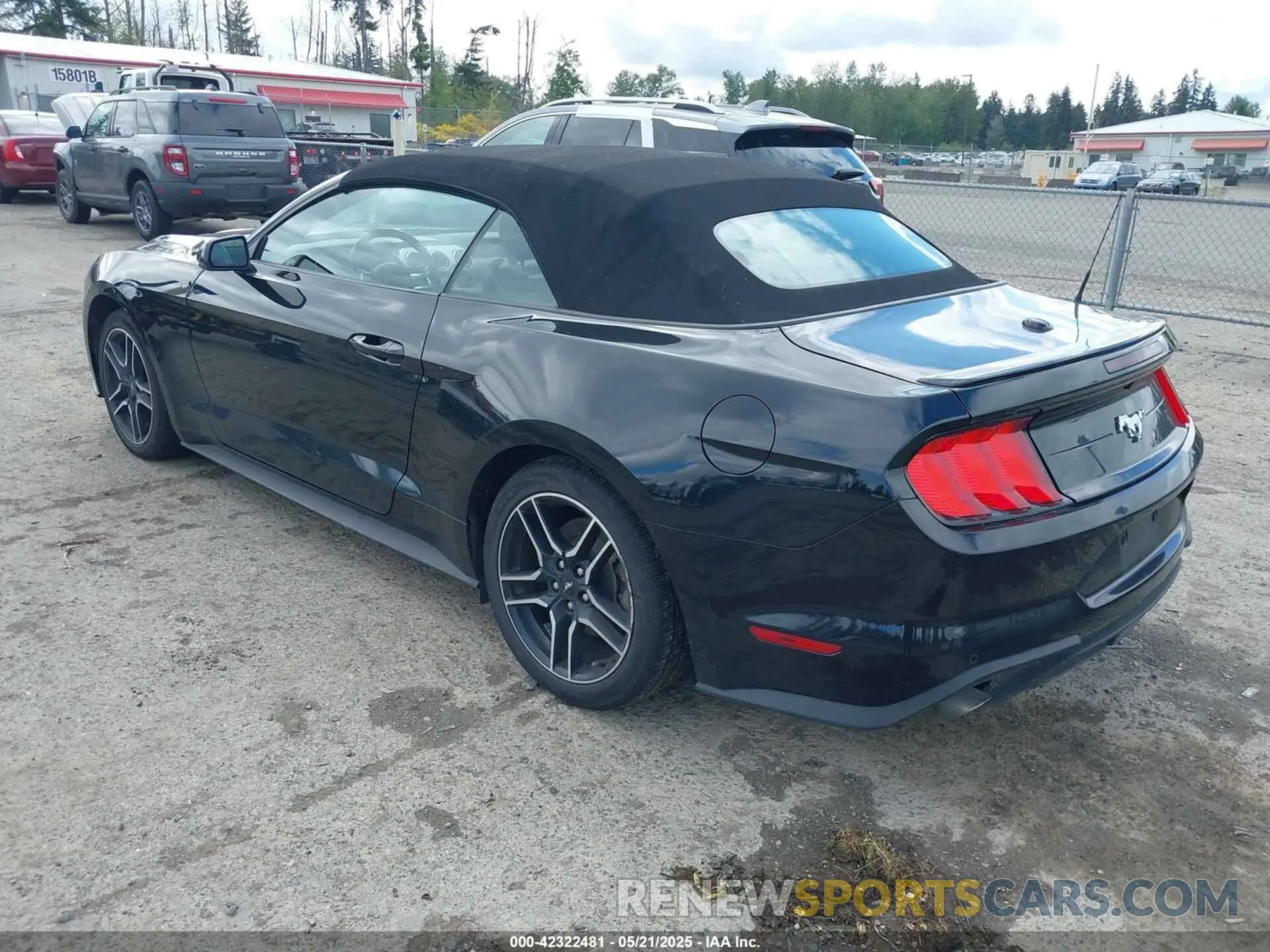 3 fotografías del automóvil dañado 1FATP8UH7N5124631 FORD MUSTANG 2022