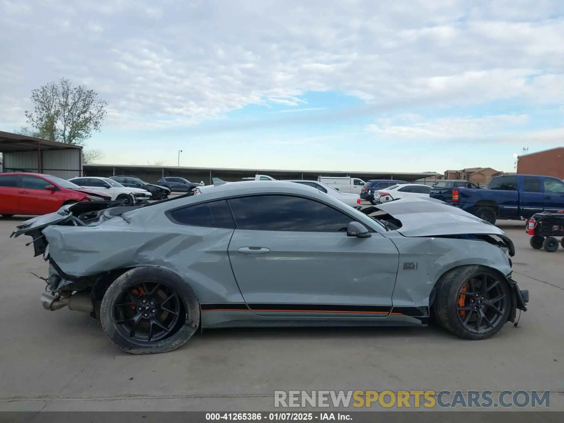 13 fotografías del automóvil dañado 1FA6P8R08P5501244 FORD MUSTANG 2023