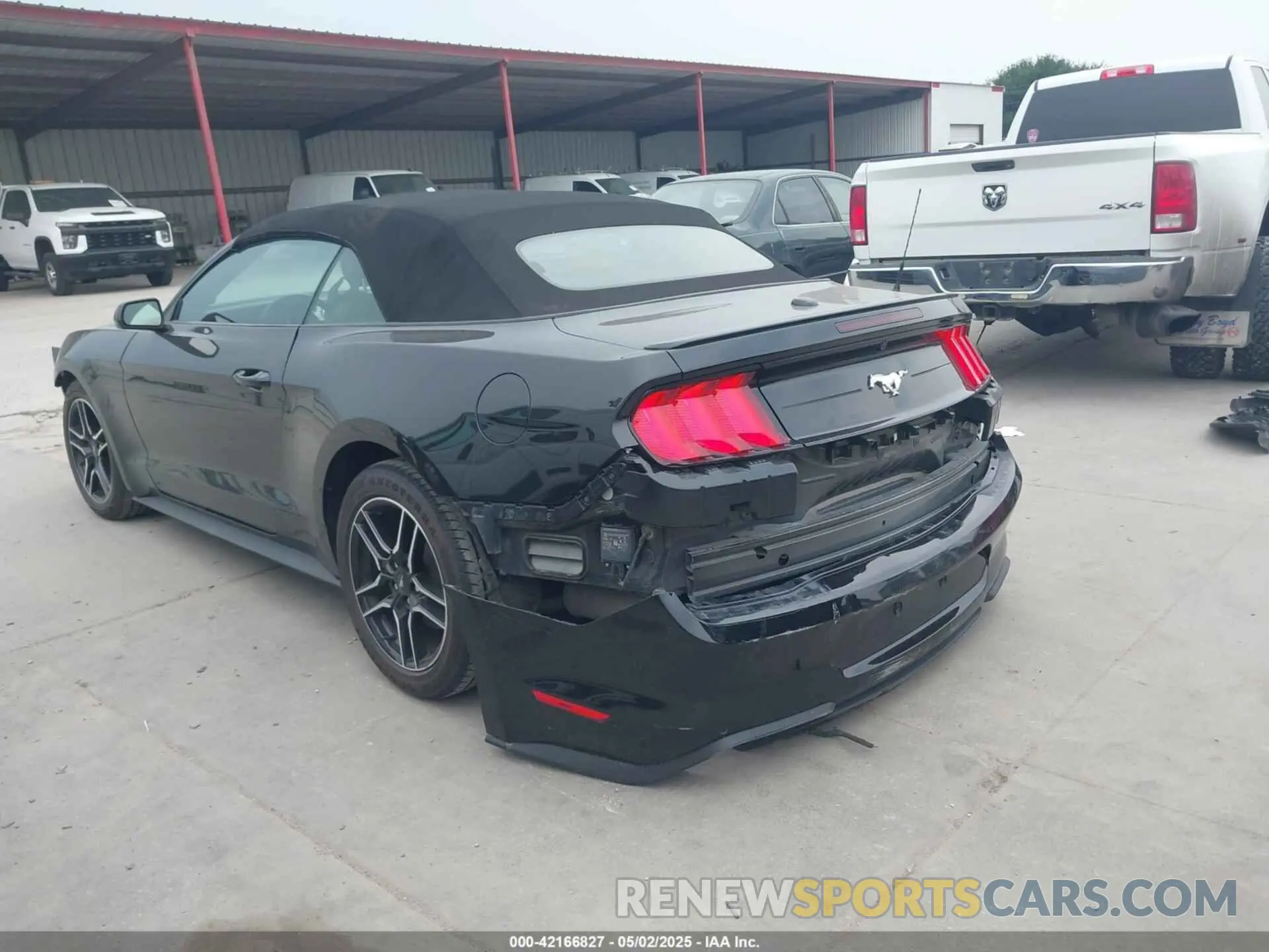 3 fotografías del automóvil dañado 1FATP8UH9P5103685 FORD MUSTANG 2023