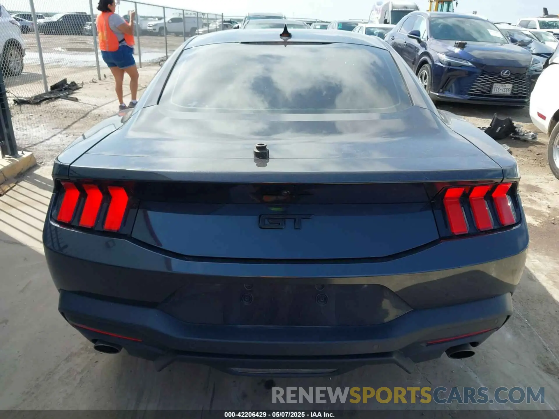 17 fotografías del automóvil dañado 1FA6P8CF0R5411098 FORD MUSTANG 2024