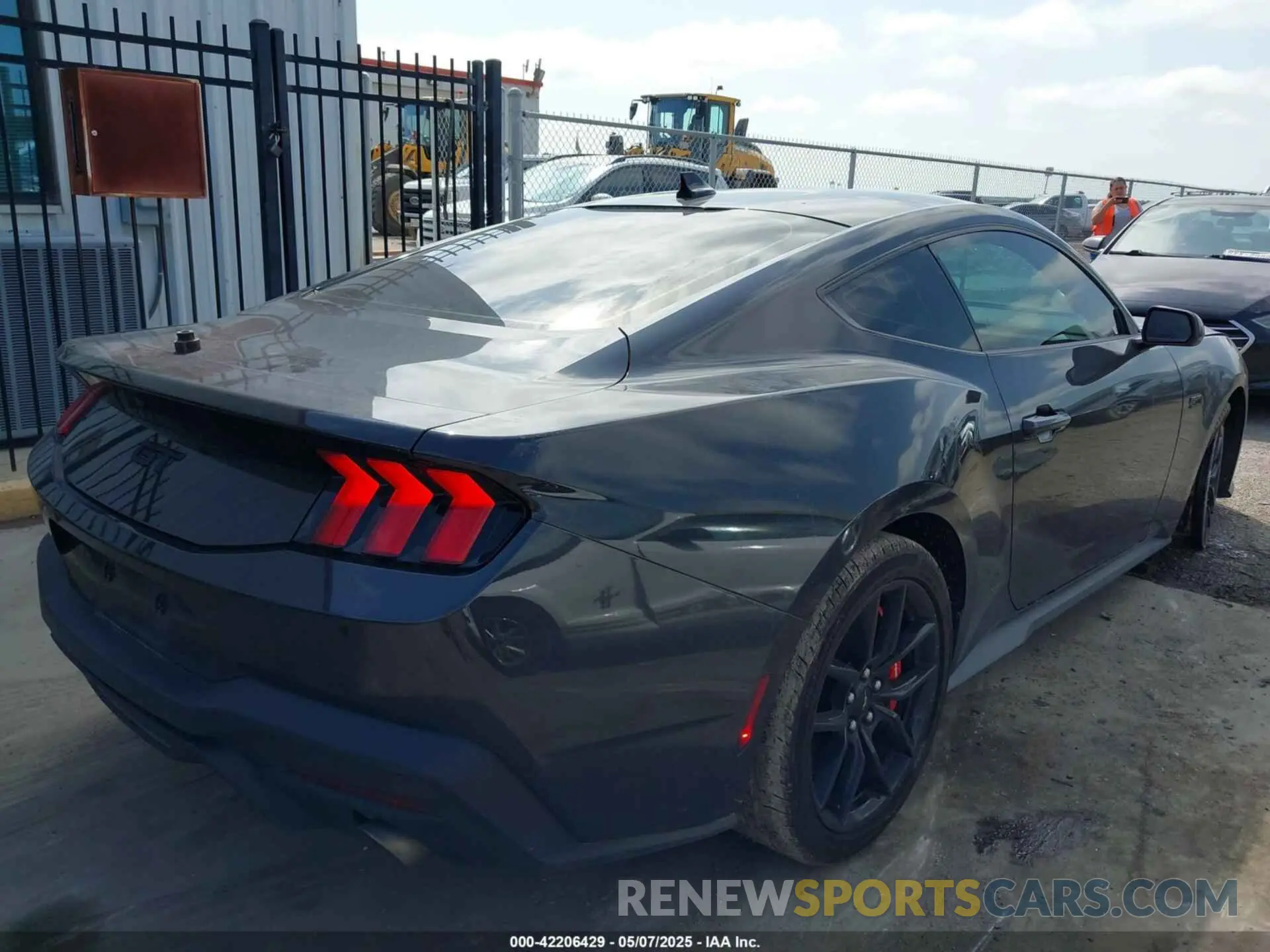 4 fotografías del automóvil dañado 1FA6P8CF0R5411098 FORD MUSTANG 2024