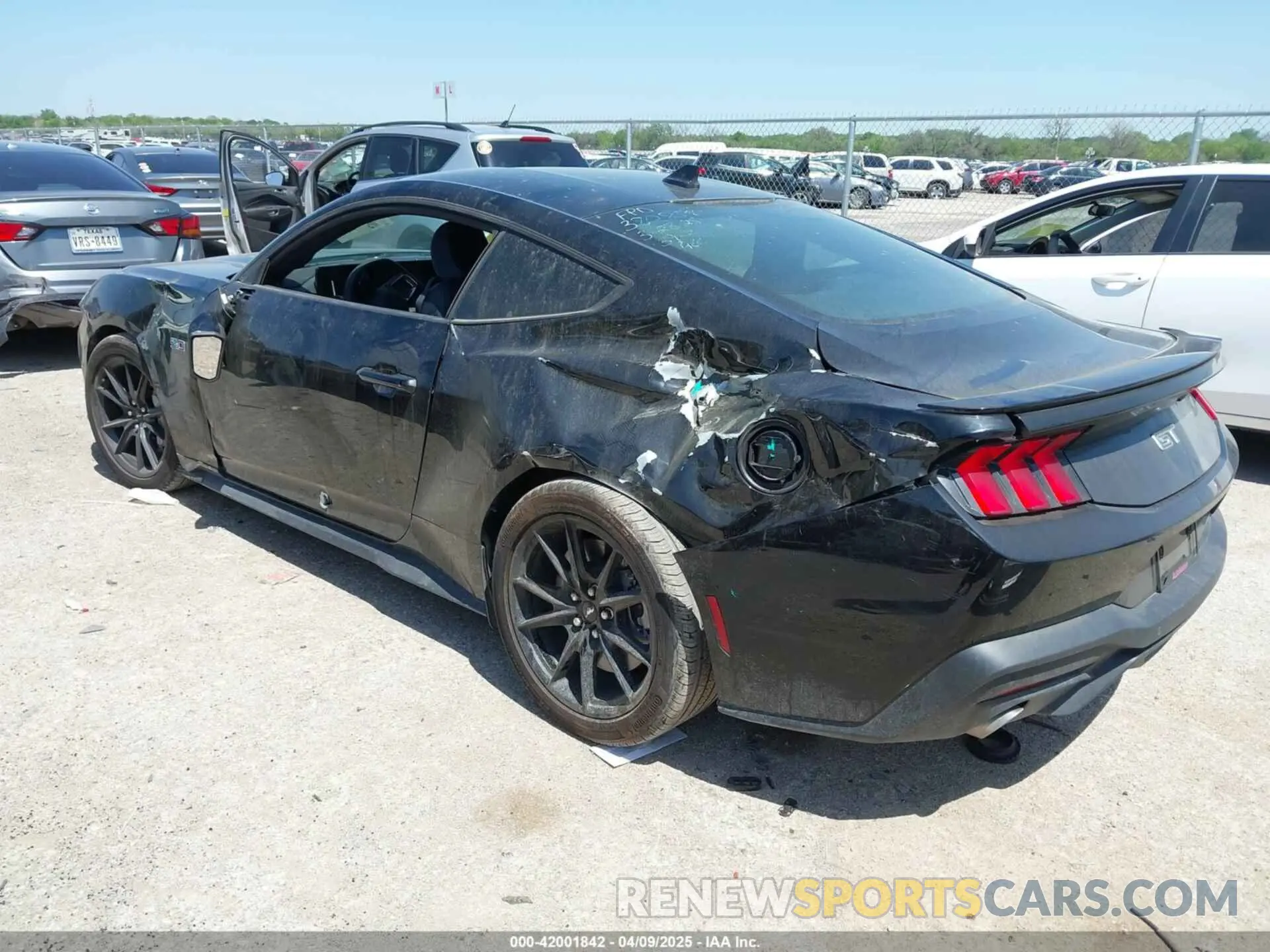 3 fotografías del automóvil dañado 1FA6P8CF4R5421522 FORD MUSTANG 2024
