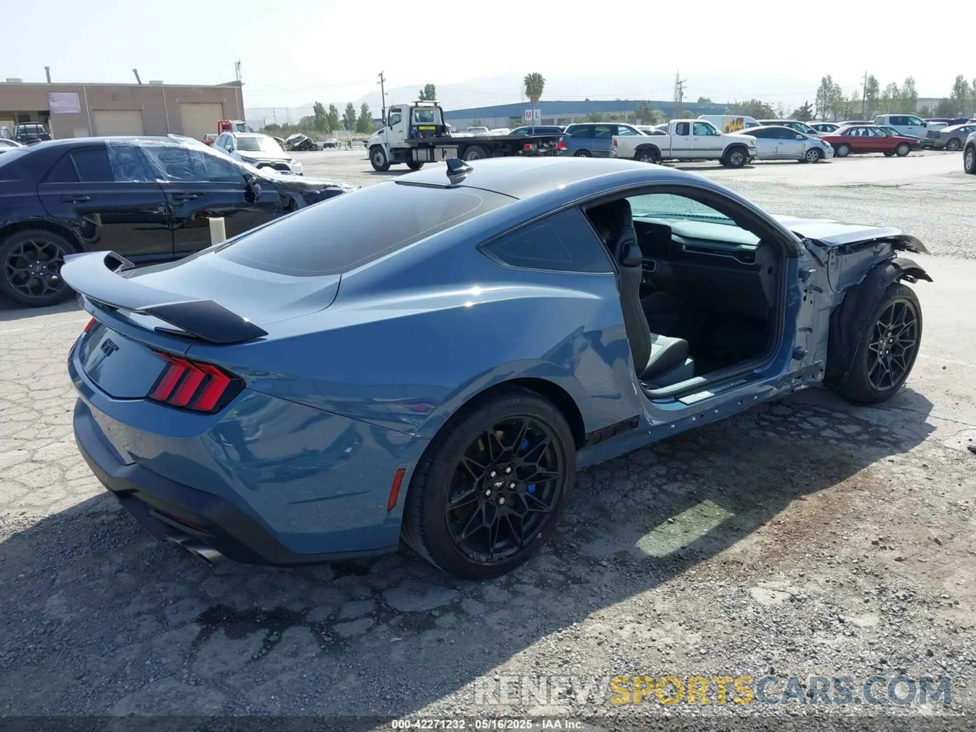 4 fotografías del automóvil dañado 1FA6P8CF7R5405332 FORD MUSTANG 2024