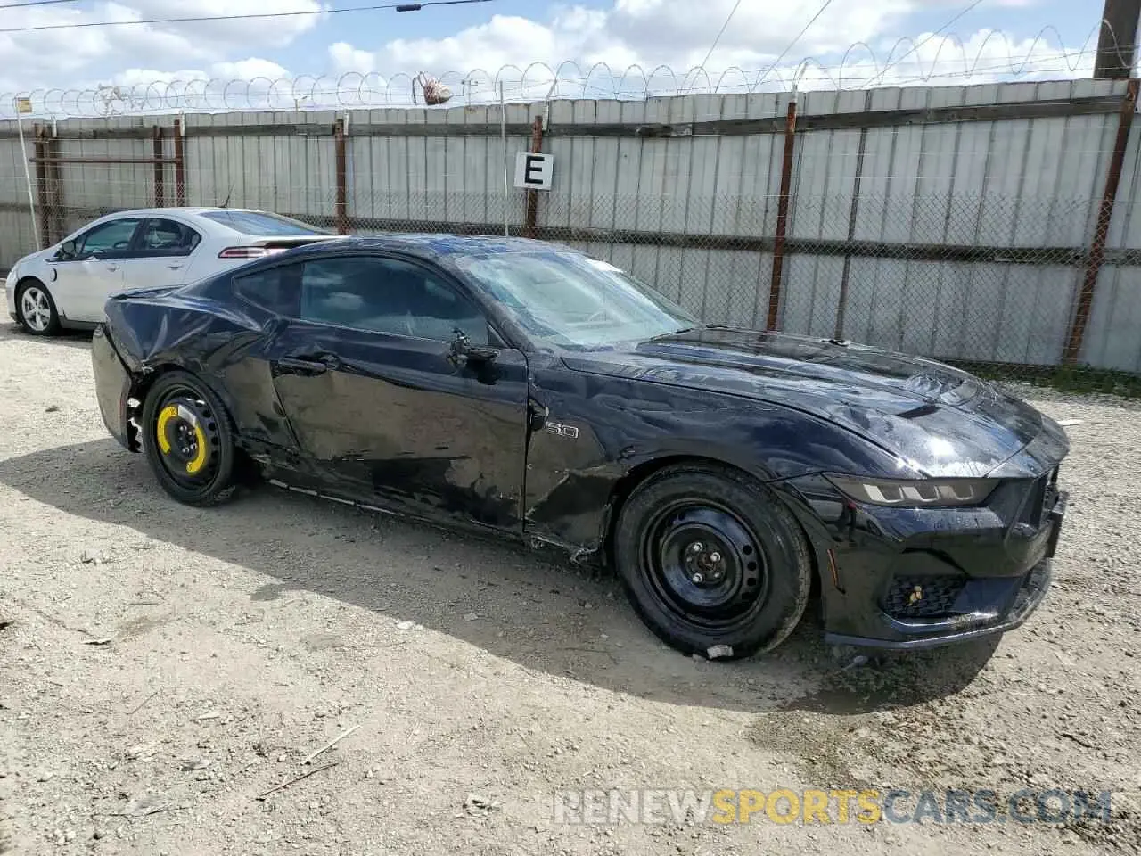 4 fotografías del automóvil dañado 1FA6P8CF7R5428738 FORD MUSTANG 2024