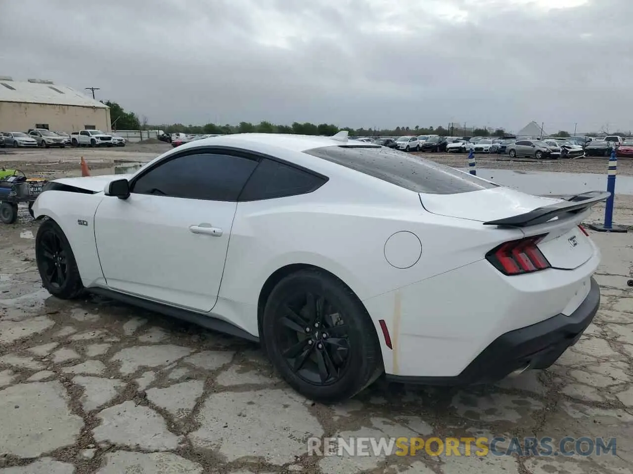 2 fotografías del automóvil dañado 1FA6P8CF8R5428697 FORD MUSTANG 2024