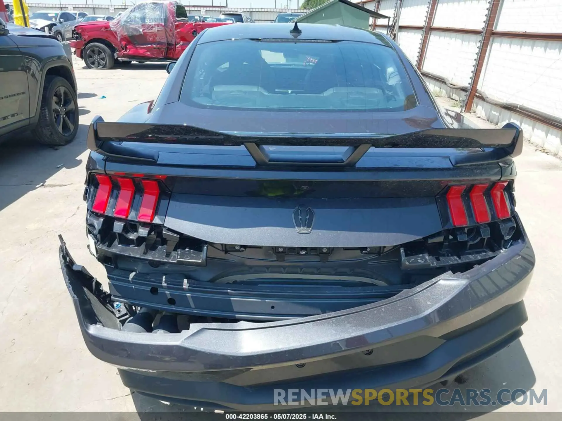 16 fotografías del automóvil dañado 1FA6P8R03R5506838 FORD MUSTANG 2024