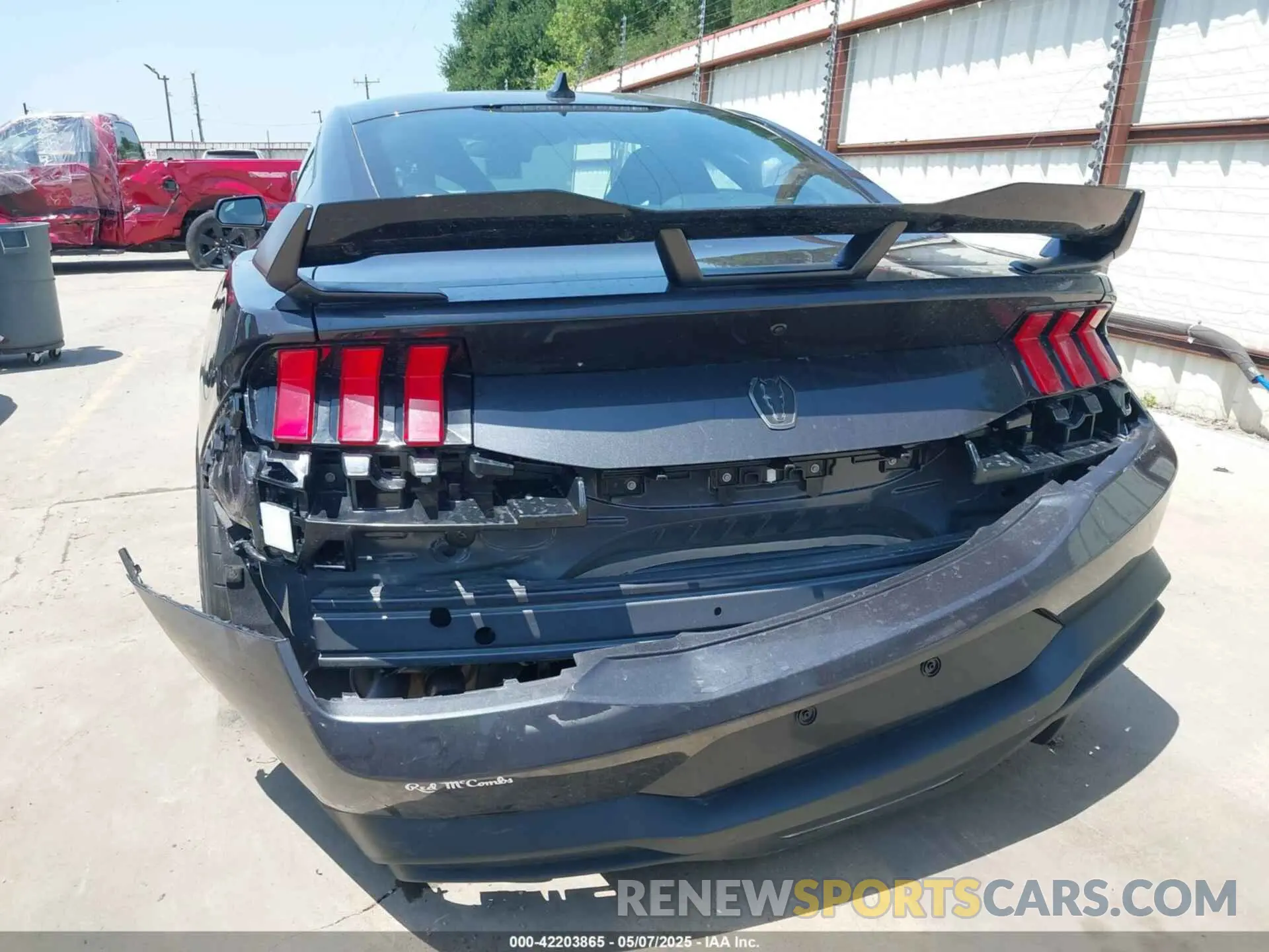 17 fotografías del automóvil dañado 1FA6P8R03R5506838 FORD MUSTANG 2024