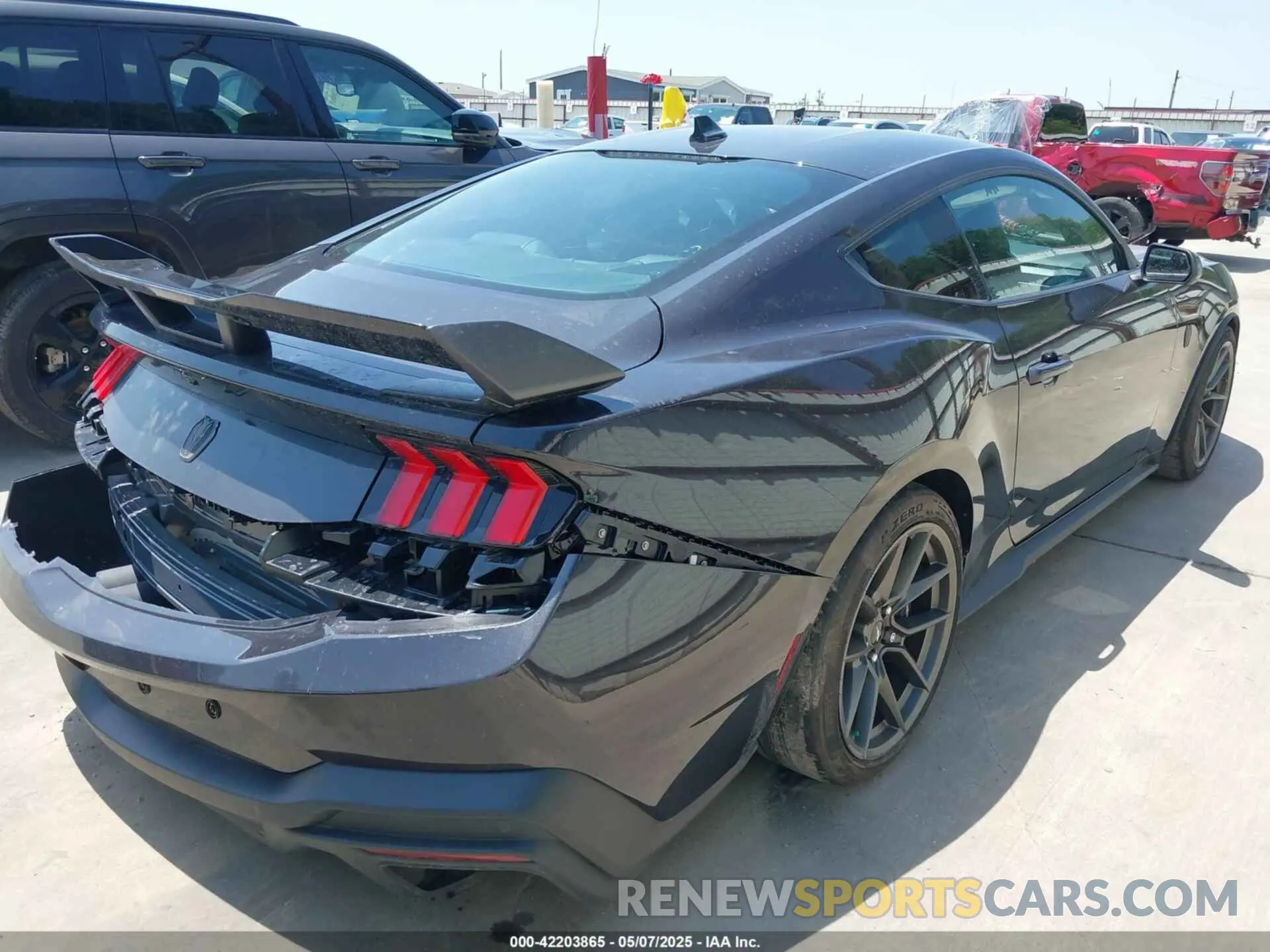 4 fotografías del automóvil dañado 1FA6P8R03R5506838 FORD MUSTANG 2024