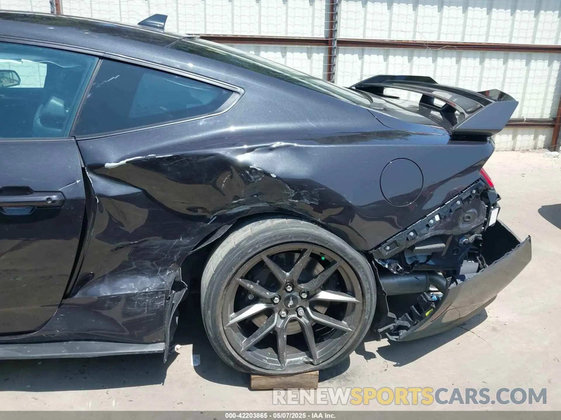 6 fotografías del automóvil dañado 1FA6P8R03R5506838 FORD MUSTANG 2024