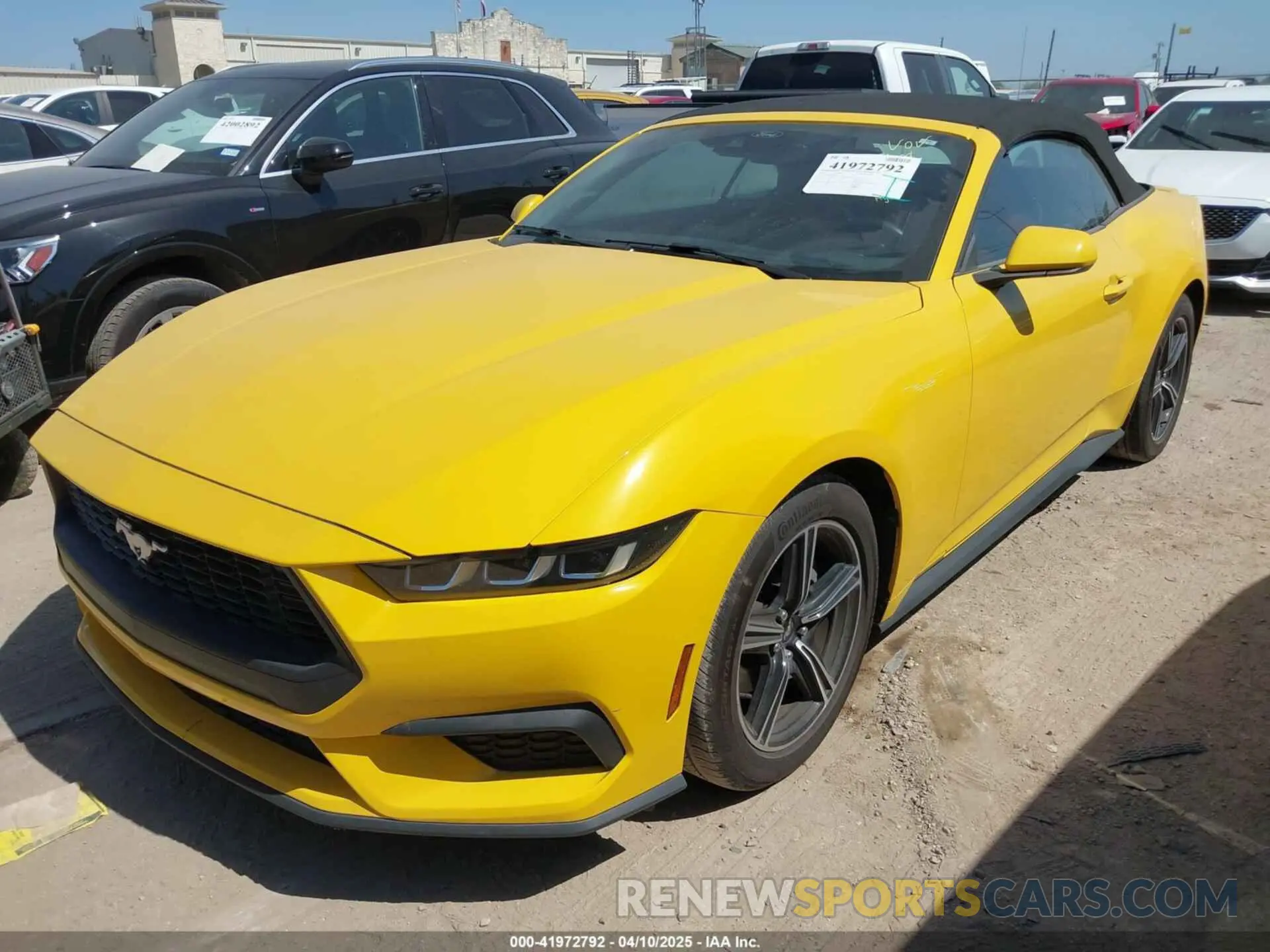 2 fotografías del automóvil dañado 1FAGP8UH1R5113020 FORD MUSTANG 2024
