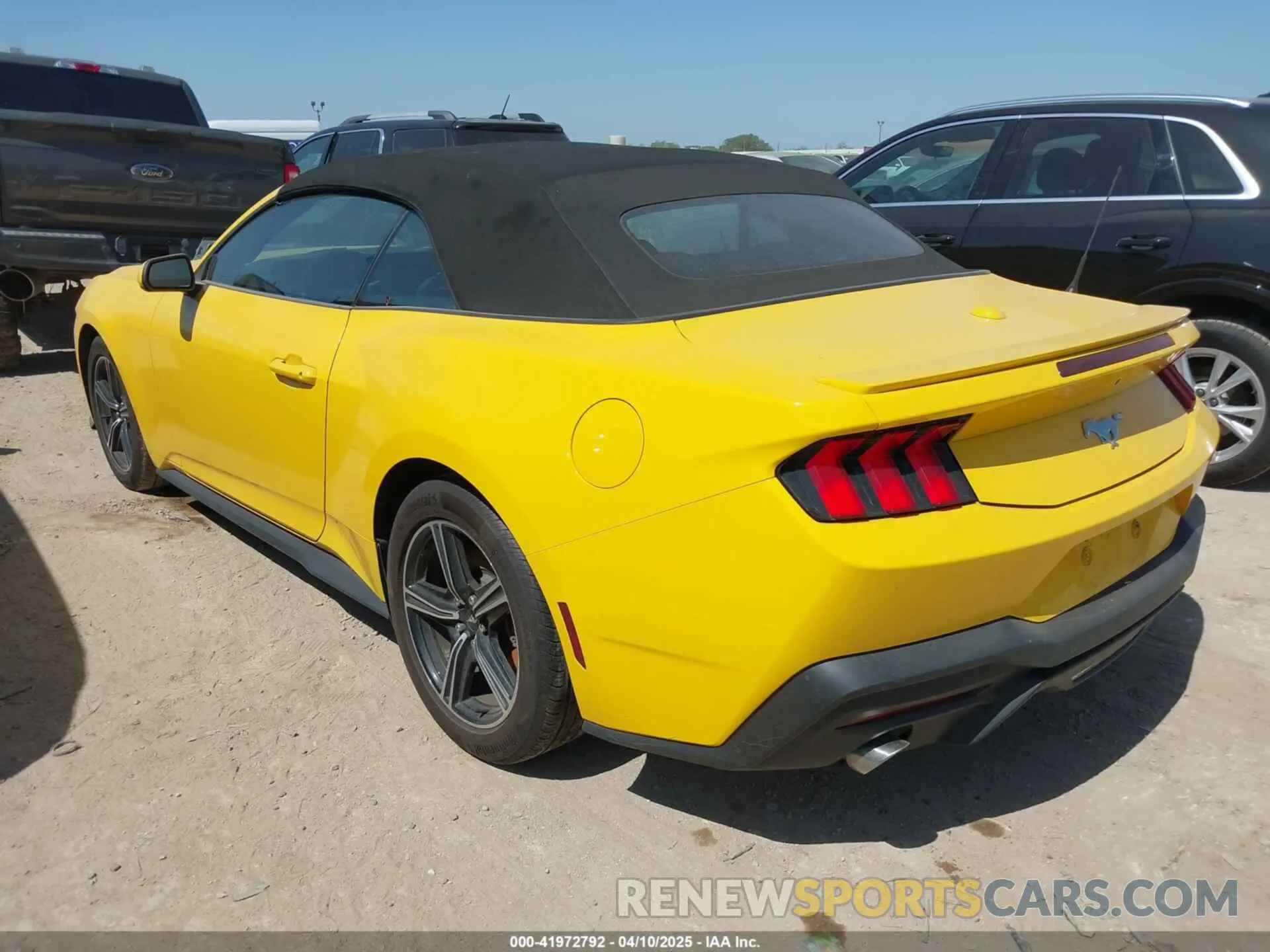 3 fotografías del automóvil dañado 1FAGP8UH1R5113020 FORD MUSTANG 2024