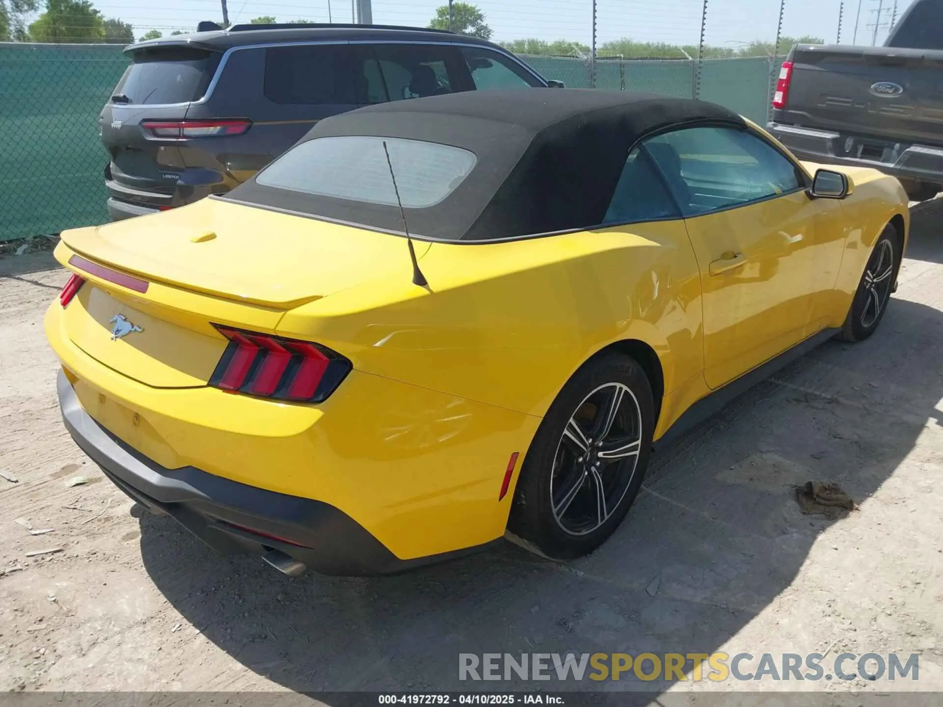 4 fotografías del automóvil dañado 1FAGP8UH1R5113020 FORD MUSTANG 2024