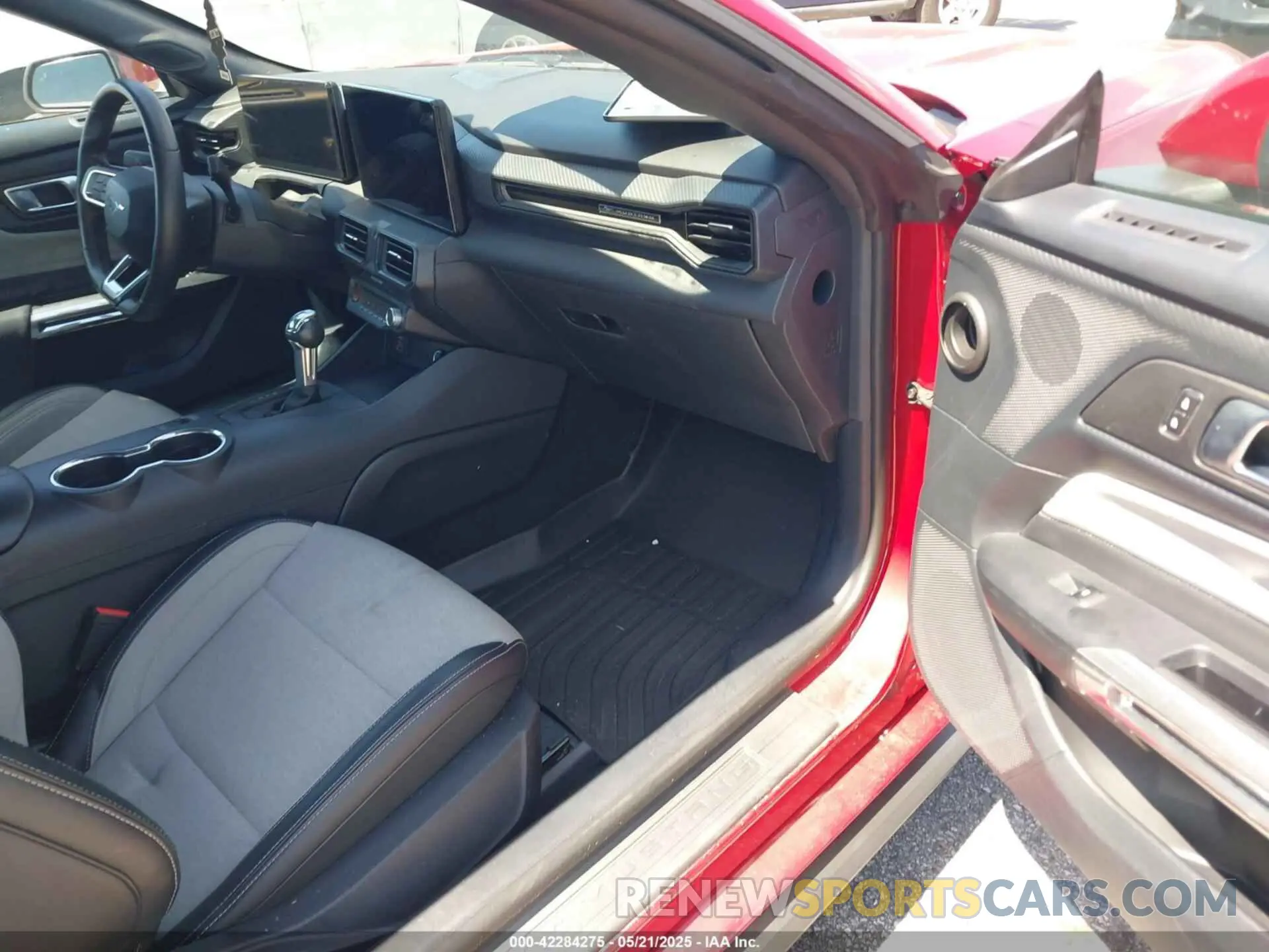 5 fotografías del automóvil dañado 1FAGP8UH9R5101942 FORD MUSTANG 2024