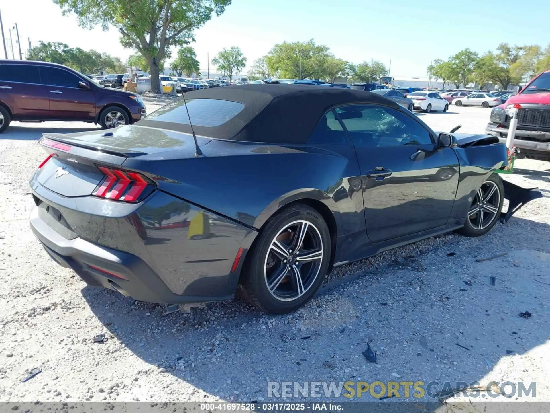 4 fotografías del automóvil dañado 1FAGP8UH9R5112553 FORD MUSTANG 2024