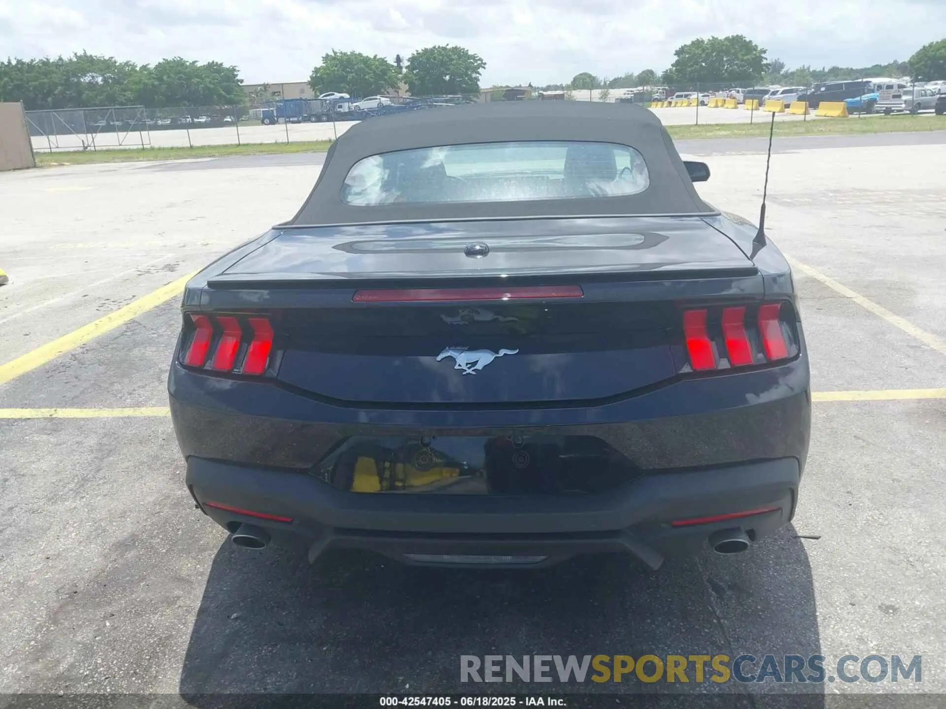 17 fotografías del automóvil dañado 1FAGP8UH0S5105979 FORD MUSTANG 2025