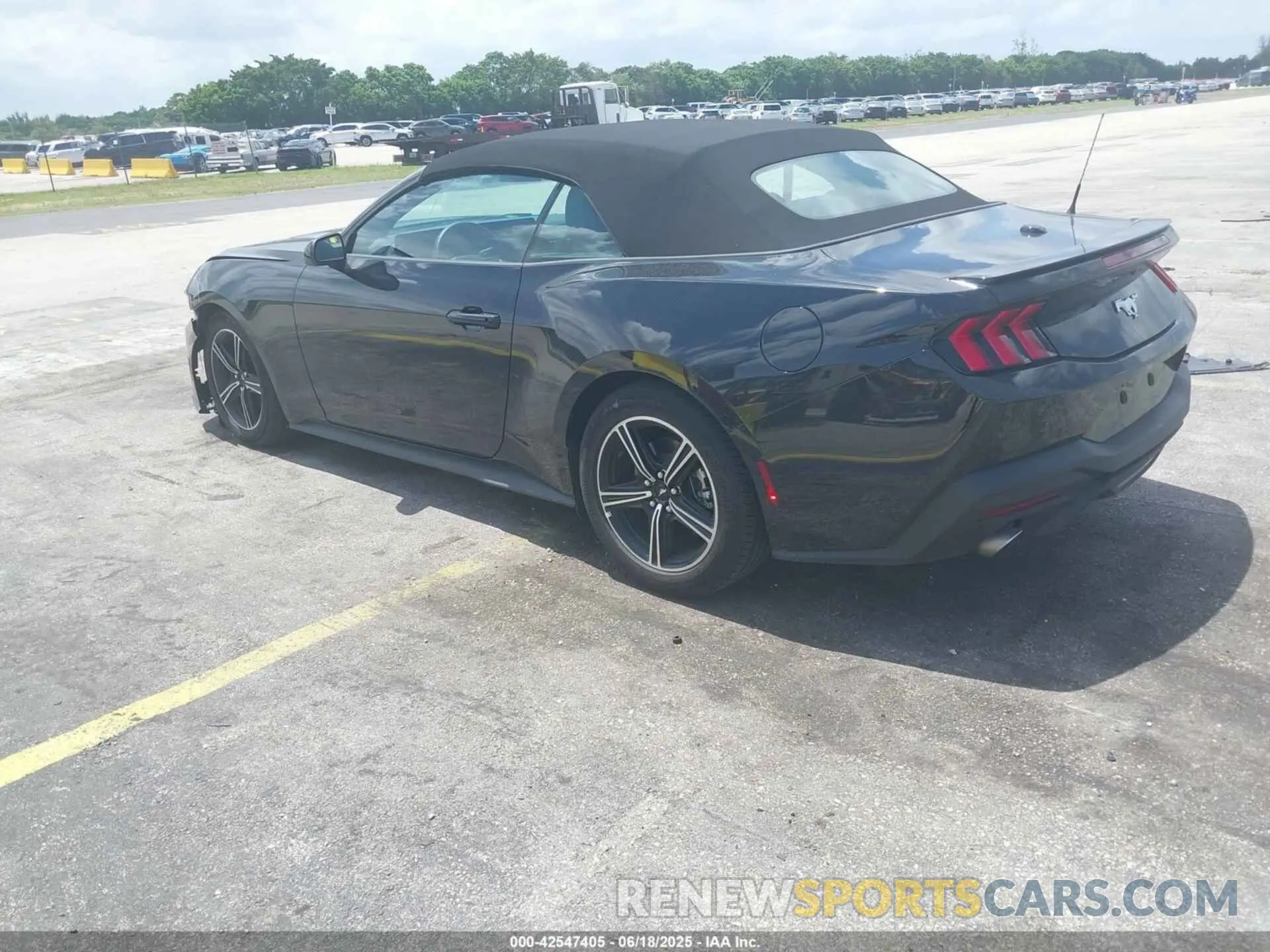 3 fotografías del automóvil dañado 1FAGP8UH0S5105979 FORD MUSTANG 2025