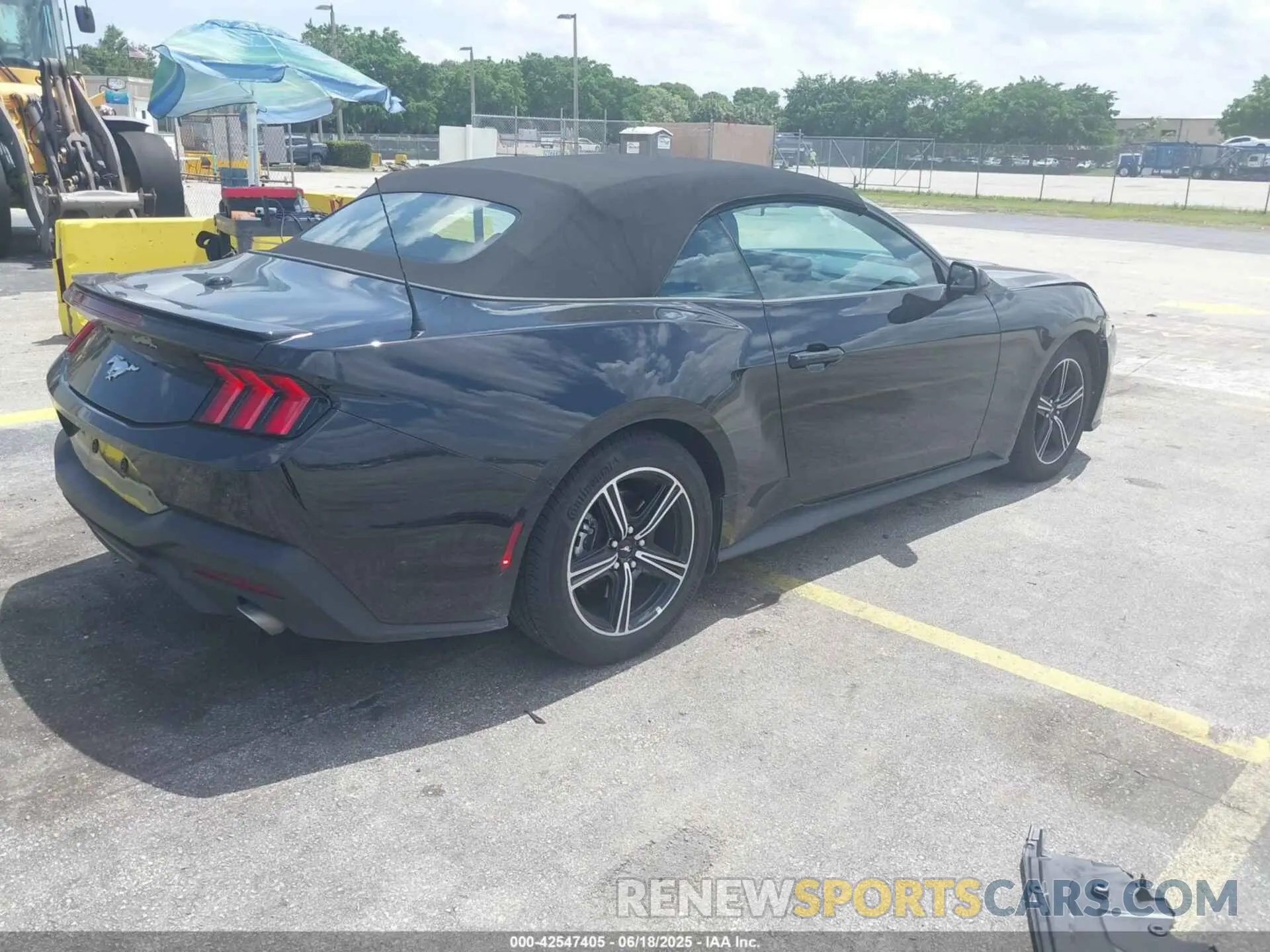 4 fotografías del automóvil dañado 1FAGP8UH0S5105979 FORD MUSTANG 2025