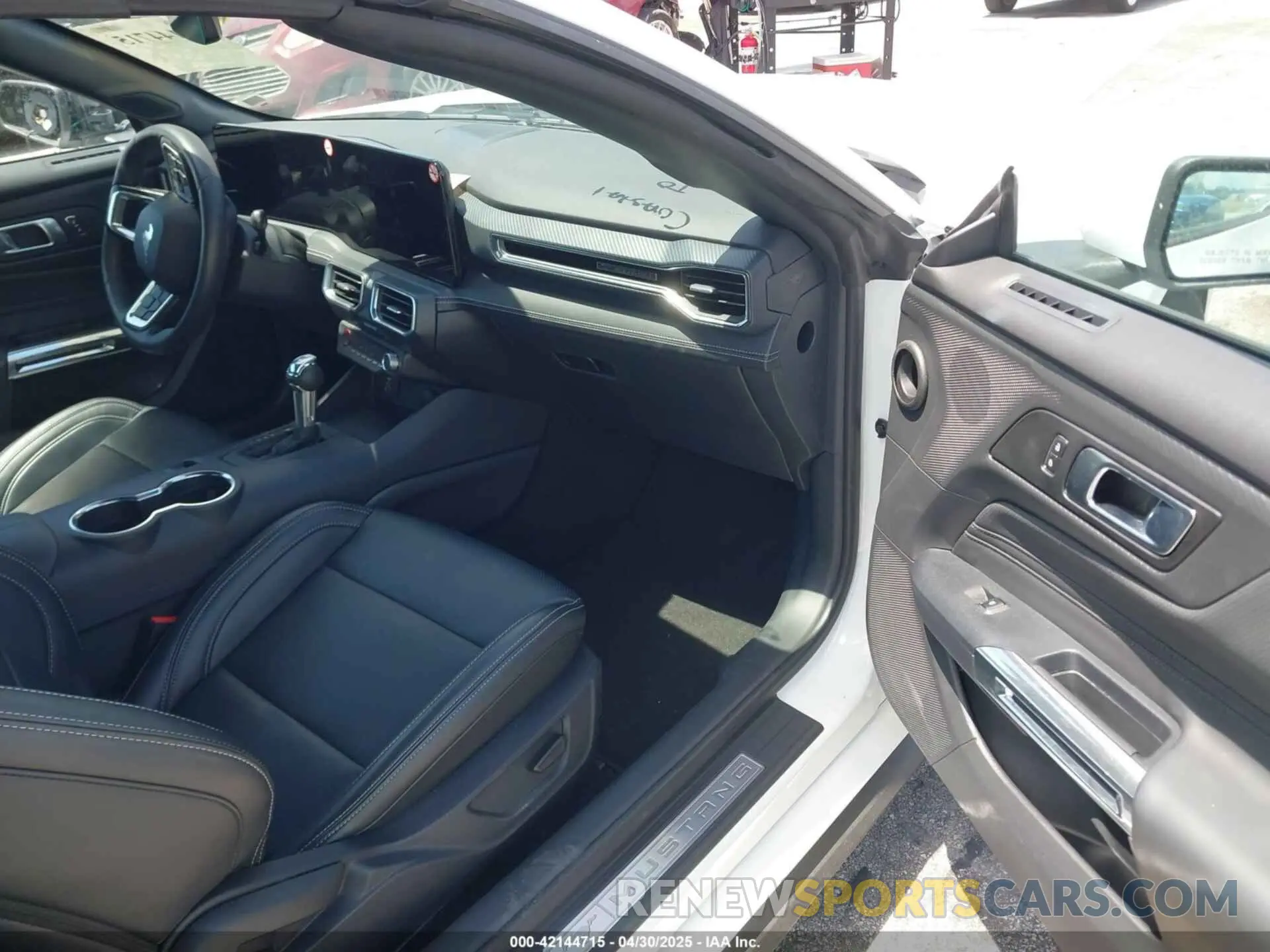 5 fotografías del automóvil dañado 1FAGP8UH4S5105984 FORD MUSTANG 2025