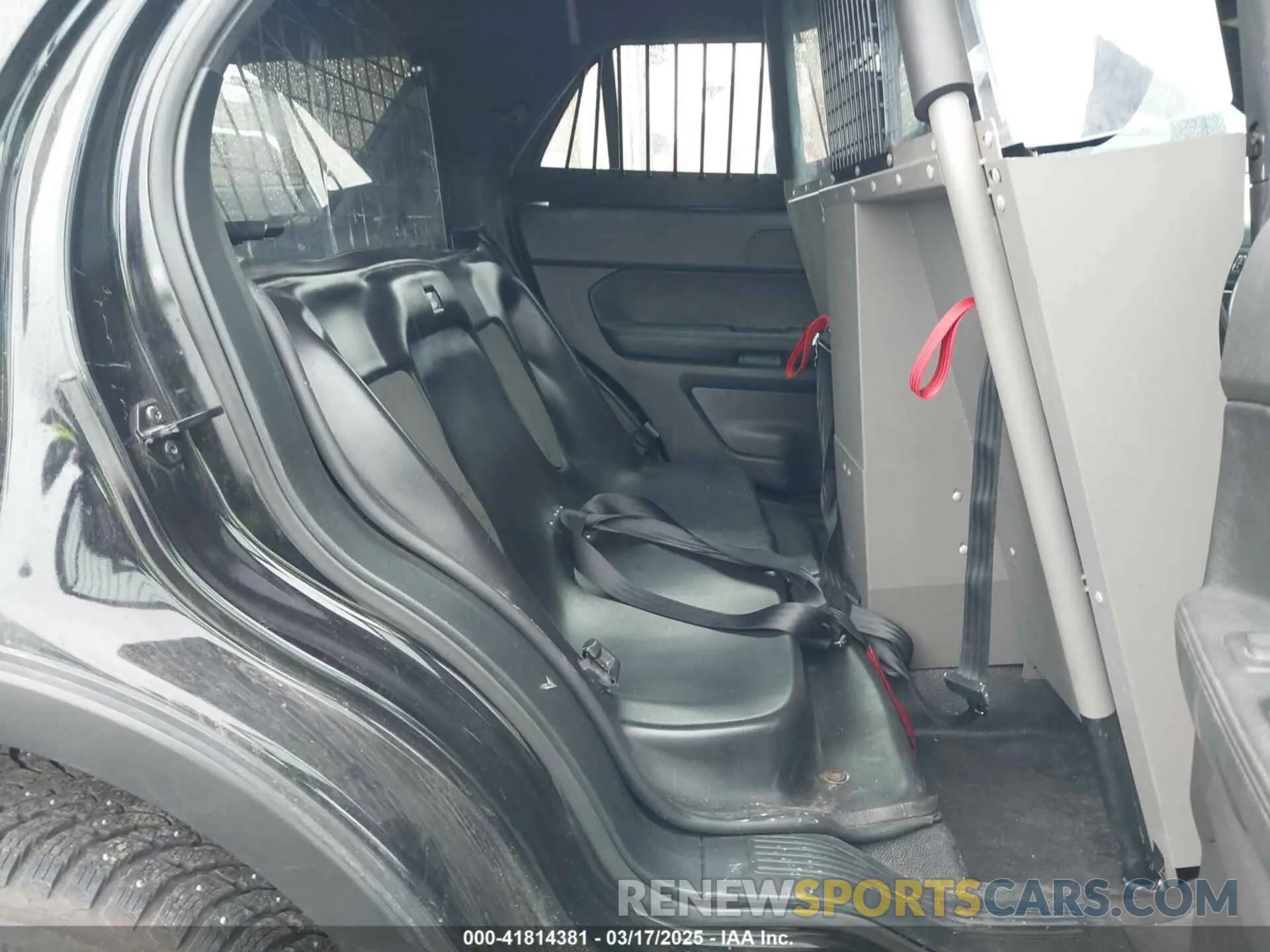 8 fotografías del automóvil dañado 1FM5K8AR4KGA20043 FORD POLICE INTERCEPTOR 2019