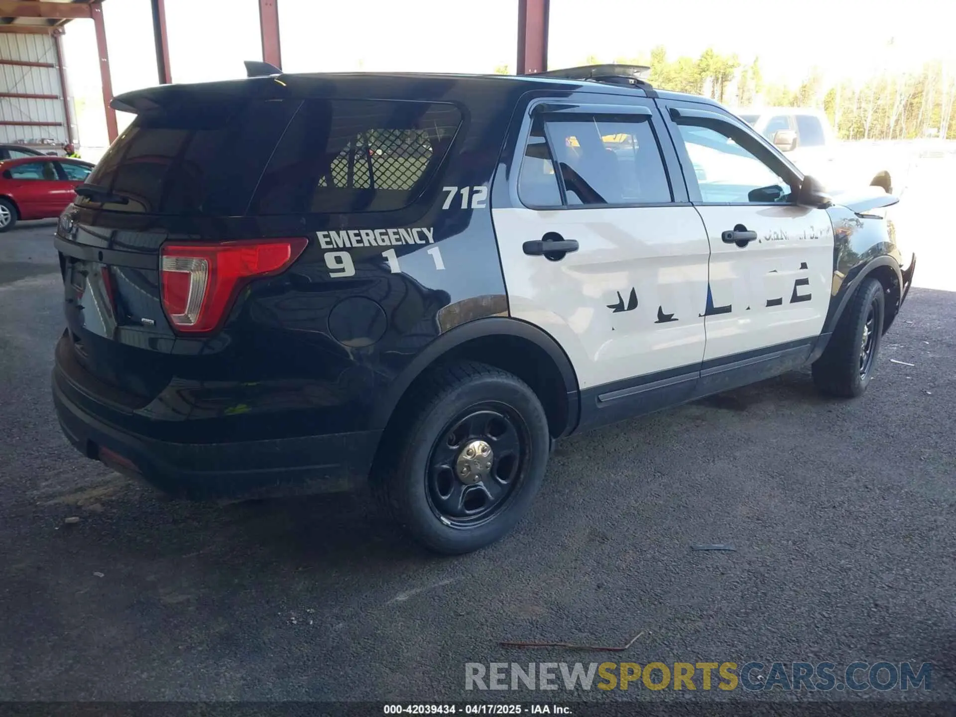 4 fotografías del automóvil dañado 1FM5K8AR4KGA20074 FORD POLICE INTERCEPTOR 2019