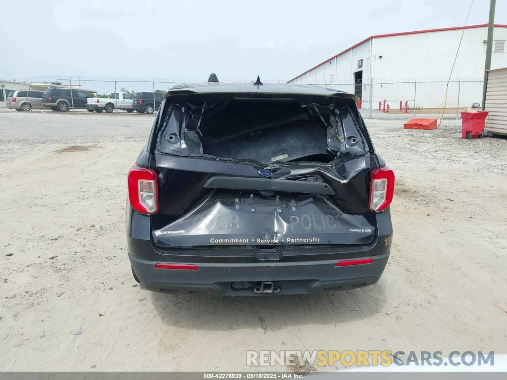 17 fotografías del automóvil dañado 1FM5K8AB5MGB99053 FORD POLICE INTERCEPTOR 2021